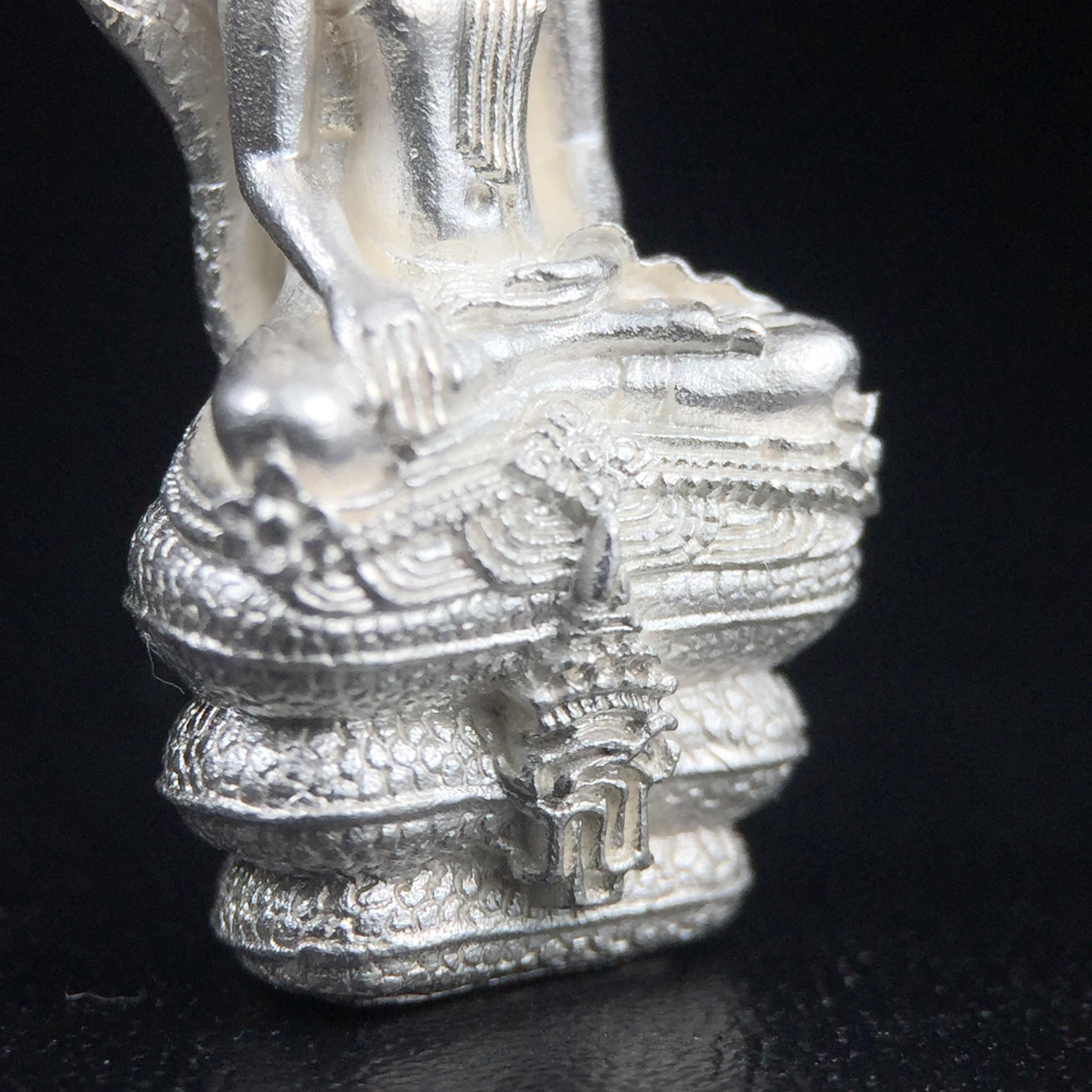 พระพุทธรูปนาคปรกปางมารวิชัย สธ. เนื่องวโรกาสสมเด็จพระเทพรัตนราชสุดาฯ ทรงเจริญพระชนมายุครบ 3 รอบ ปี2534 พิธีพุทธาภิเษก ณ วัดบวรนิเวศวิหาร โดยมีสมเด็จพระญาณสังวร สมเด็จพระสังฆราชเป็นองค์ประธาน(พิธีใหญ่ มวลสารดี พุทธศิลป์งดงาม)พระกริ่งเนื้อเงินพบเจอน้อยหายาก