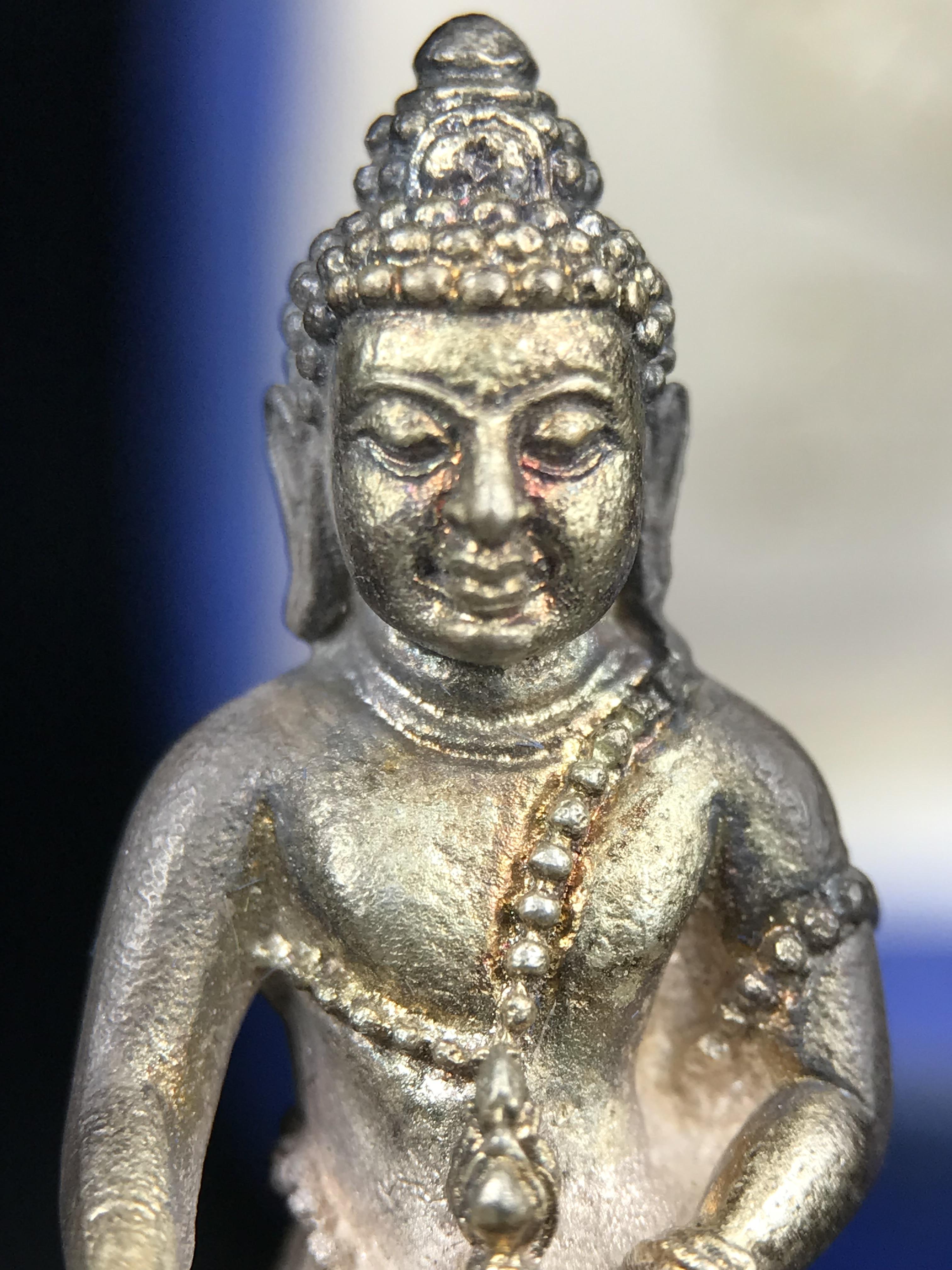 พระกริ่งศิรากาศ ภปร.(พระกริ่งคุ้มเกล้า)วัตถุมงคล"คุ้มเกล้าฯ" มูลนิธิ “คุ้มเกล้า” ในพระบรมราชูปถัมภ์ จัดสร้าง โรงพยาบาลภูมิพล เนื้อเงิน(พิมพ์หน้าไทย)(สภาพผิวเดิมขึ้นน้ำทองเก่าเก็บอย่างดีพร้อมกล่องบรรจุสวยมากมาก!)(ในหลวงรัชกาลที่9เสด็จเททอง)(พิธีใ