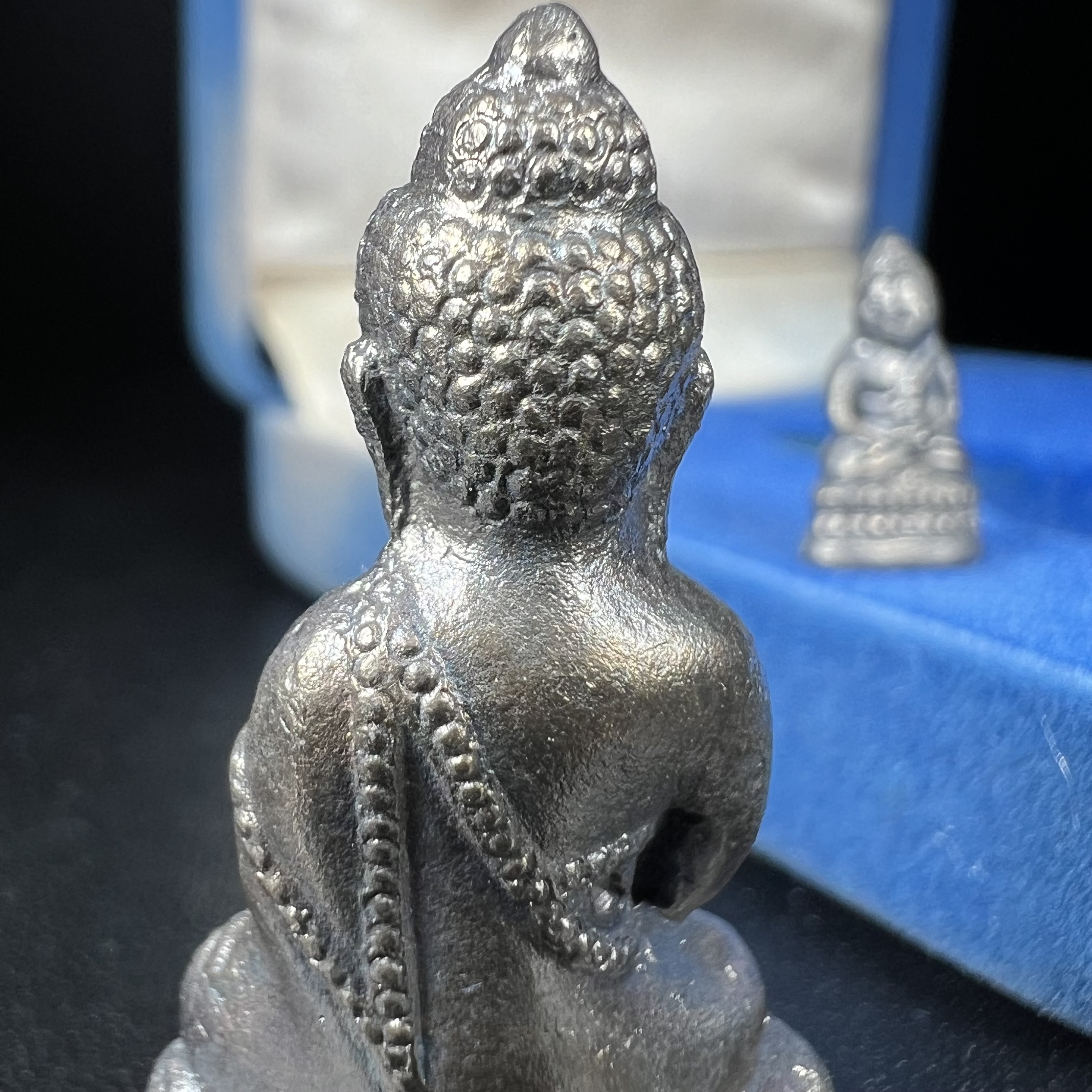 พระกริ่ง-พระชัยวัฒน์ สว. 90 พรรษาสมเด็จย่า ปี2533 เนื้อนวโลหะ(ผสมทองคำเยอะมากรุ่นนี้)(ในหลวงรัชกาลที่9เสด็จในพิธี)(หล่อแบบโบราณอุดมวลสาร 108 แบบฉบับพระกริ่งใหญ่สายวัดสุทัศน์ พระสังฆราช(แพ))(1 ใน 3000 ชุด) หายาก