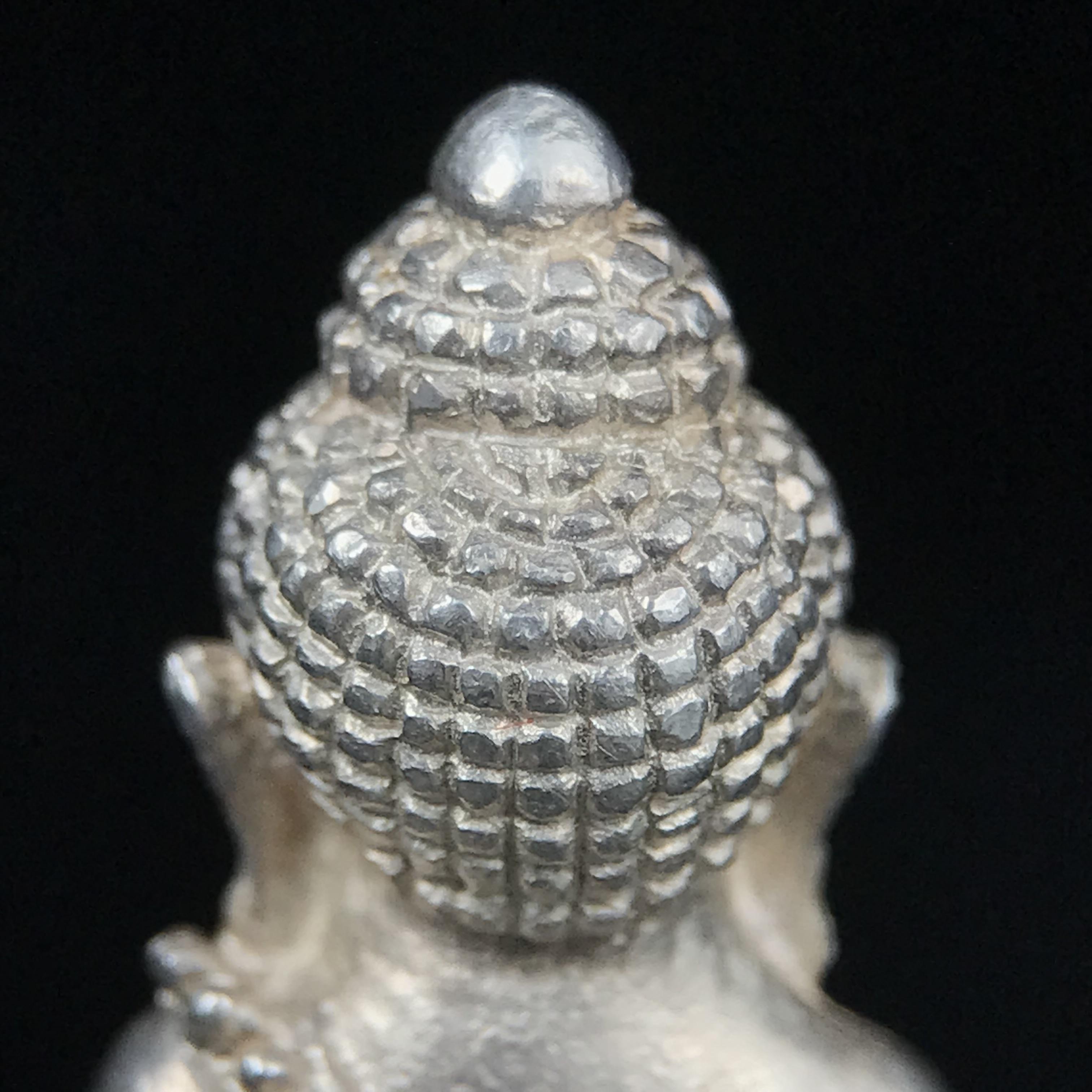 พระกริ่งญาณสังวร(พระกริ่ง ญส.)ปี 2519 เนื้อเงิน(สภาพสวยผิวเดิมขึ้นน้ำทองสวยมาก) สมเด็จพระญาณสังวรและหลวงพ่อคูณ ปริสุทโธ จับสายสูตรร่วมกันในพิธีเททอง ณ อุโบสถวัดบวรนิเวศวิหาร(พิธีใหญ่ เจตนาดี หลวงปู่โต๊ะร่วมปลุกเสก)(แบบนี้ไม่ควรพลาด)หายาก 1ใน 999 องค์