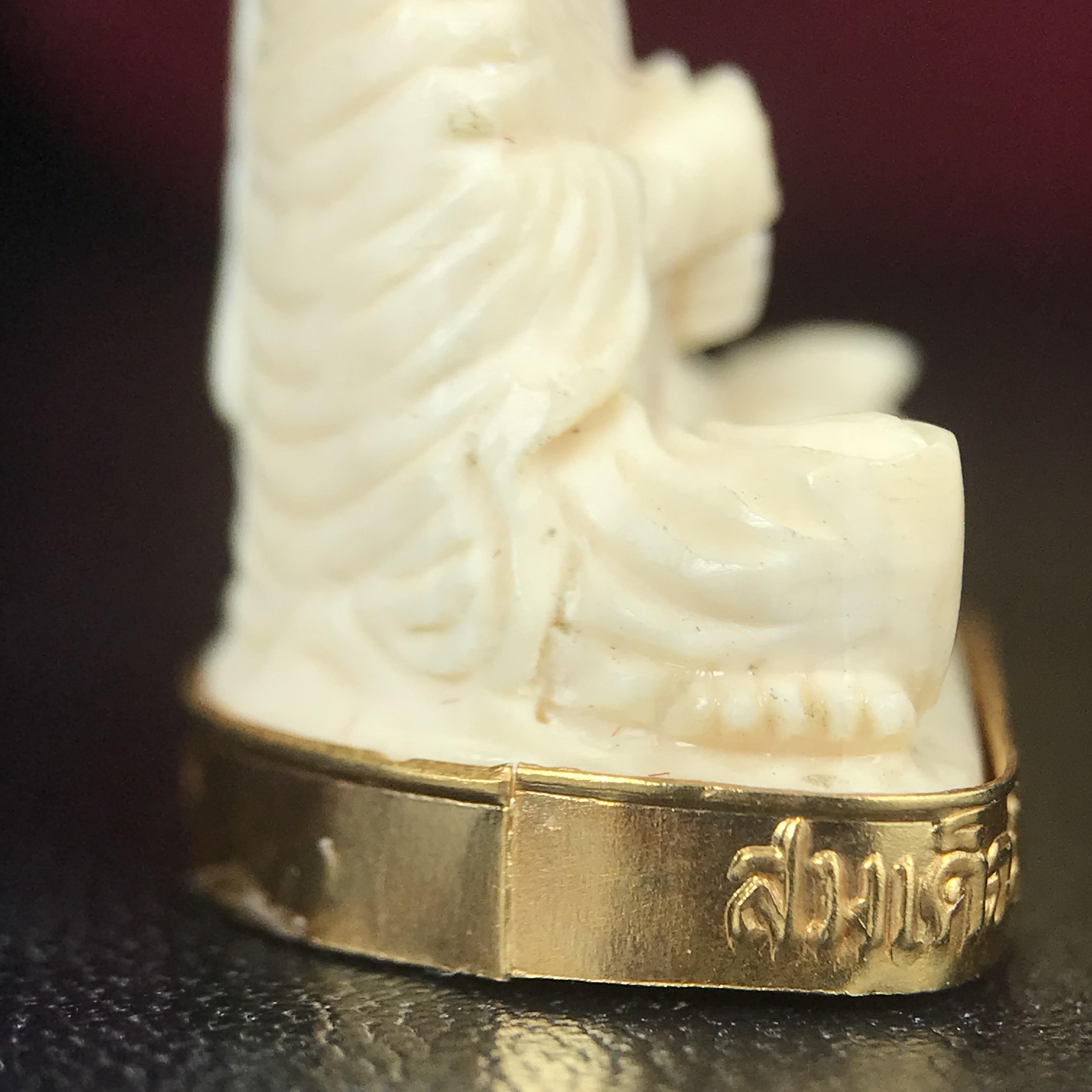 สมเด็จพระพุฒาจารย์ (โต พรหมรังสี) รุ่นคชสารหมื่นปี พ.ศ.2542 พิมพ์ลอยองค์(ฐานหุ้มทองคำ) ตอกโค๊ตและหมายเลข ๑๒๑๔ สภาพสวยสมบูรณ์กล่องบรรจุเดิมครบ (เลขสวยผลรวมได้แปด มีกินมีใช้ไม่มีหมด)(1ใน 9999 องค์)หายากพบเจอน้อยมาก