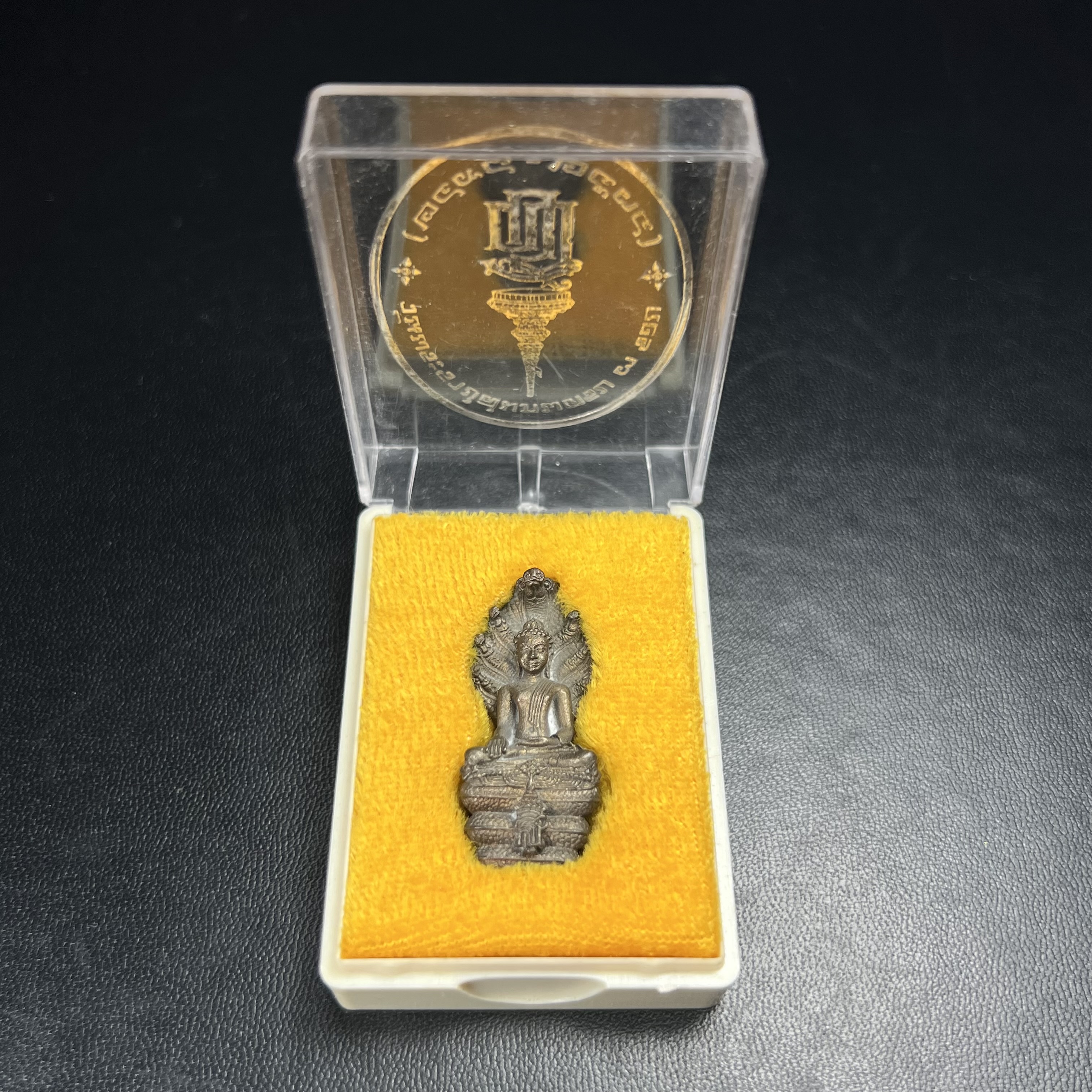 พระพุทธรูปนาคปรกปางมารวิชัย สธ. เนื่องวโรกาสสมเด็จพระเทพรัตนราชสุดาฯทรงเจริญพระชนมายุครบ 3รอบ ปี2534 พระกริ่งนวโลหะ พิธีพุทธาภิเษก ณ วัดบวรนิเวศวิหาร โดยมีสมเด็จพระญาณสังวรสมเด็จพระสังฆราชเป็นองค์ประธาน(พิธีใหญ่ มวลสารดี พุทธศิลป์งดงาม)อุดมวลสารผงจิตรลดา