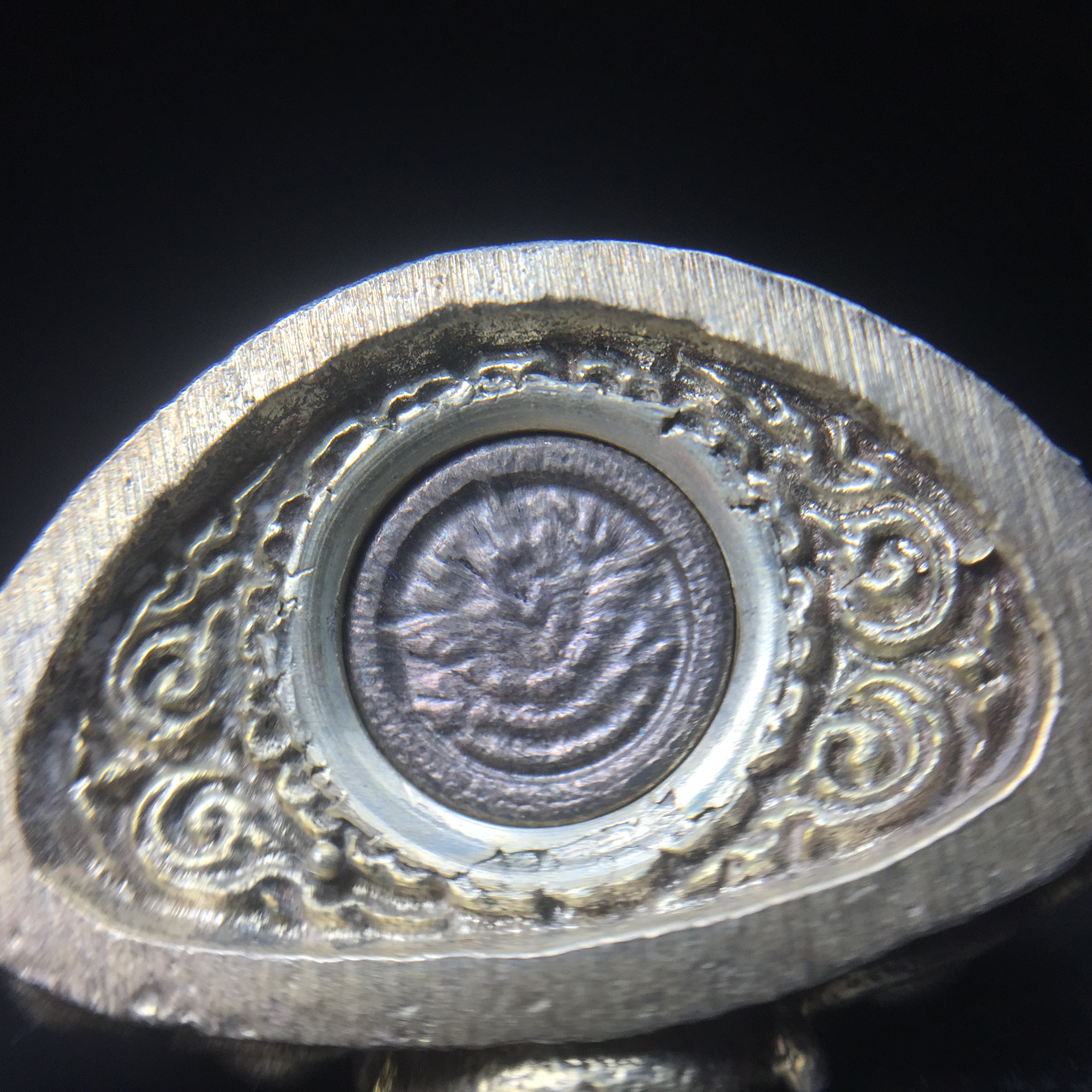 พระกริ่งศิรากาศ ภปร.(วัตถุมงคล"คุ้มเกล้าฯ") โรงพยาบาลภูมิพล เนื้อเงินพิมพ์หน้าไทย (ในหลวงรัชกาลที่9เสด็จเททอง)(พิธีใหญ่)(นิยม)