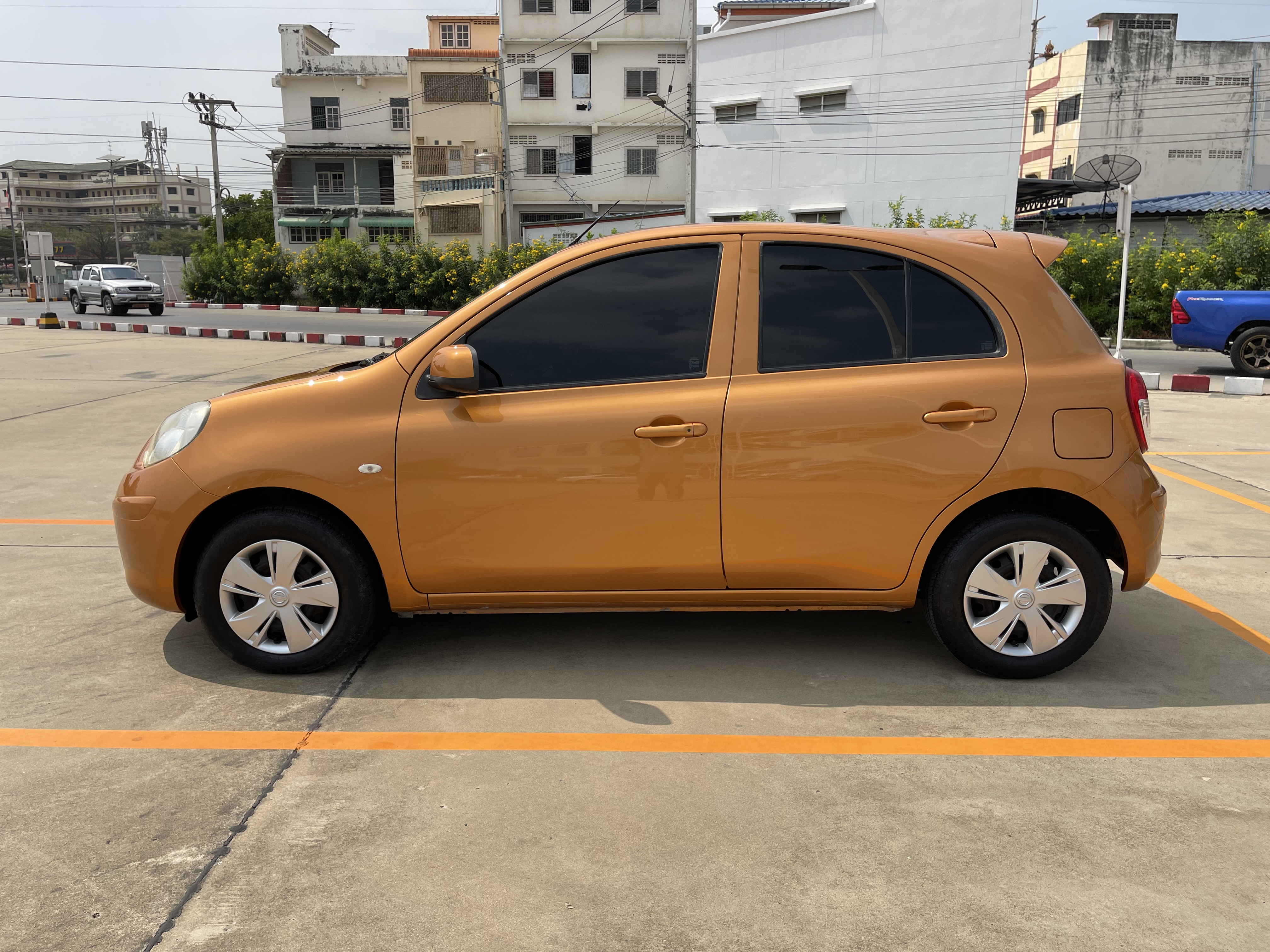 Nissan March 1.2 EL At 2012 ส้ม