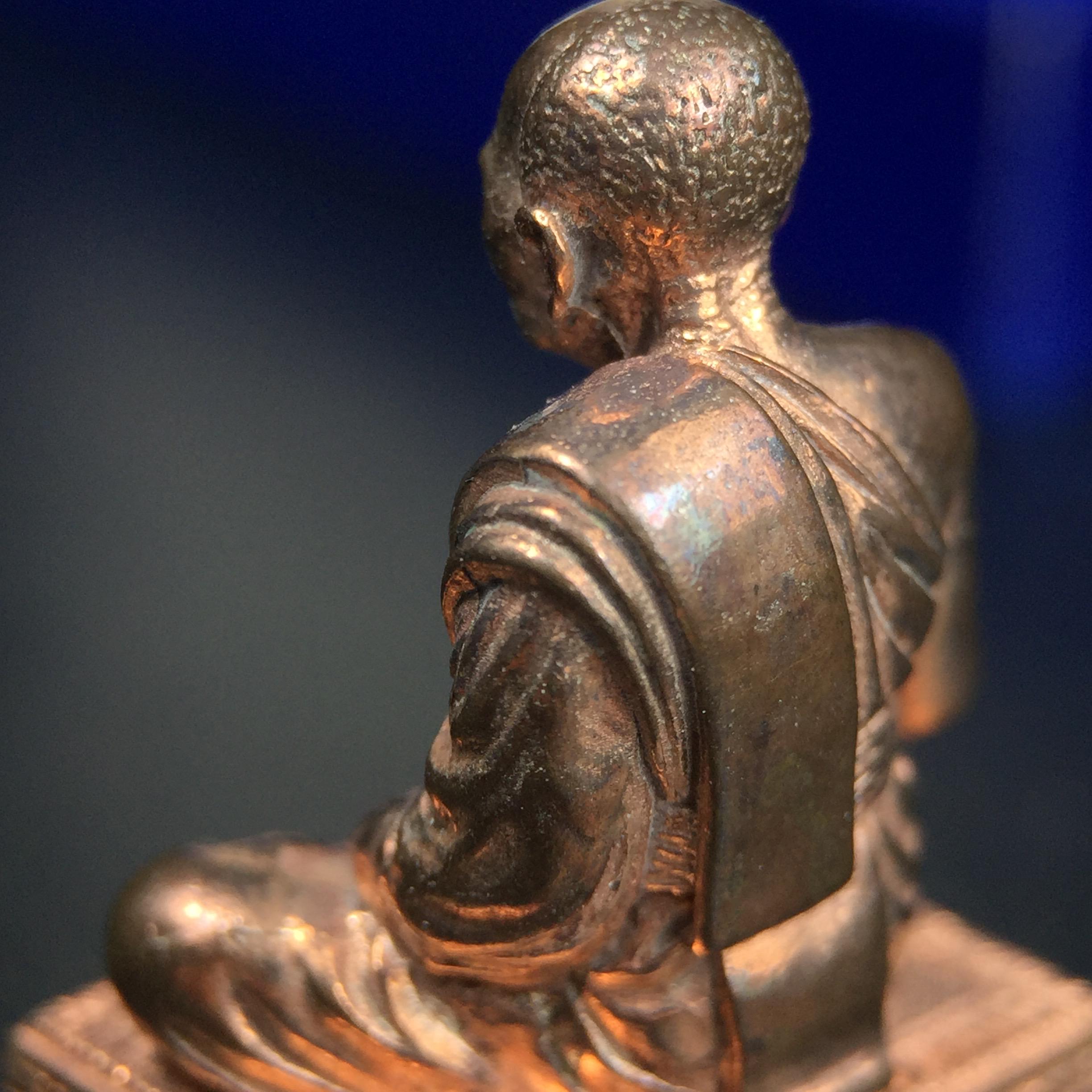 รูปหล่อหลวงพ่อเงิน วัดบางคลาน จ.พิจิตร พิมพ์หน้าเหมือนหลวงพ่อ "รุ่น 91 ปี กรมเสมียนตรา" กระทรวงกลาโหมจัดสร้างในปี 2543 พุทธาภิเษกใหญ่ 3 วัด 3พิธีวัดสุทัศน์ /วัดบางคลาน/วัดพระแก้ว เนื้อนวโลหะปัดเงา(แก่ทองคำ)พุทธศิลป์งดงามมากหายาก(ตอกโค๊ตหมาย ๖๐๘)