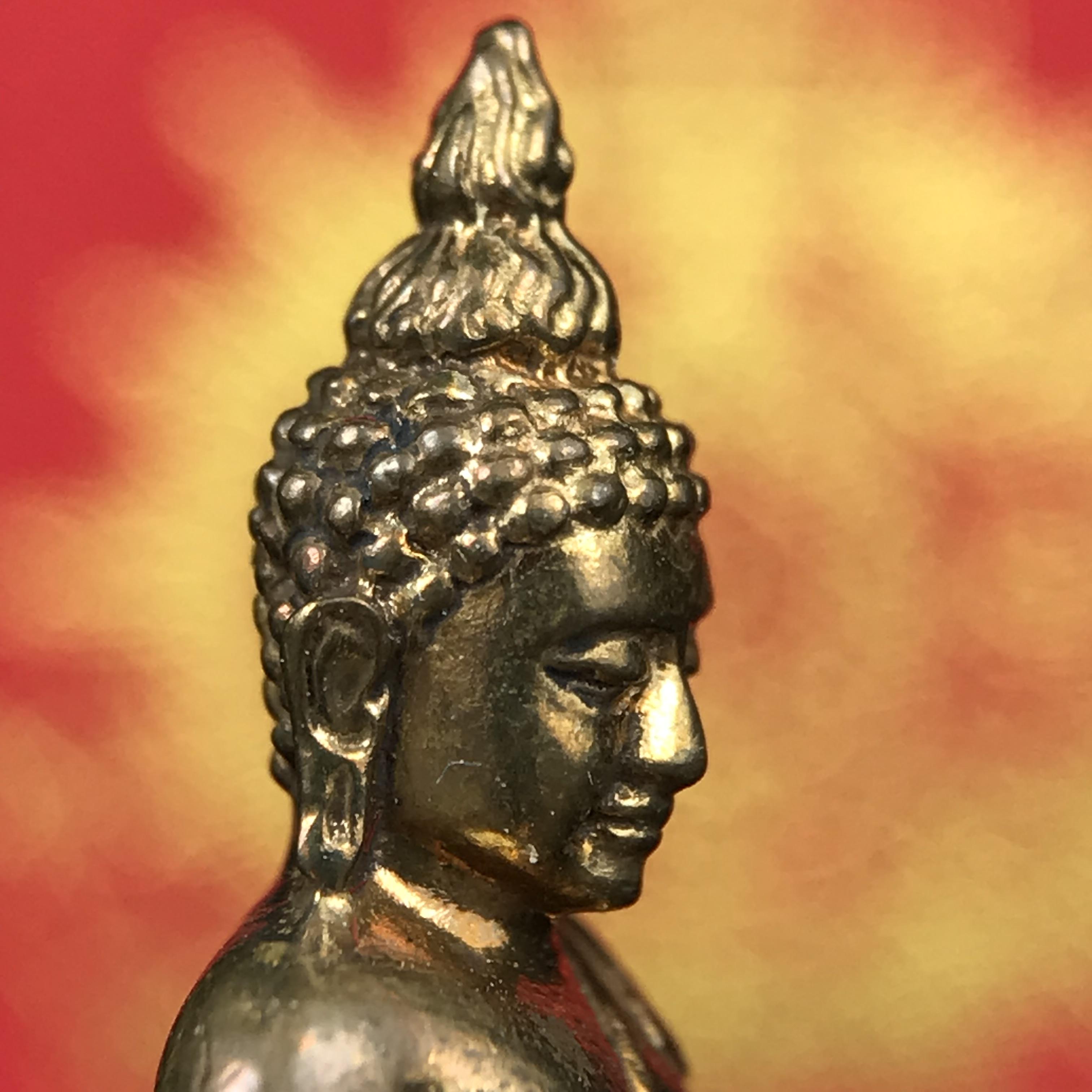 พระกริ่งไพรีพินาศ บรรจุเหล็กไหล ครั้งแรกและครั้งเดียวในประวัติศาสตร์ เฉลิมพระเกียรติ พระบาทสมเด็จพระเจ้าอยู่หัวรัชกาลที่9 พระชนมพรรษา 6 รอบ ปี2542 เนื้อสัมฤทธิ์(บรรจุเหล็กไหล)ดีนอก-ดีใน พิธีใหญ่ มวลสารเด่น(พิเศษกรรมการ ตอก 2 โค๊ต หมายเลข ๑๘๕๘)หายาก