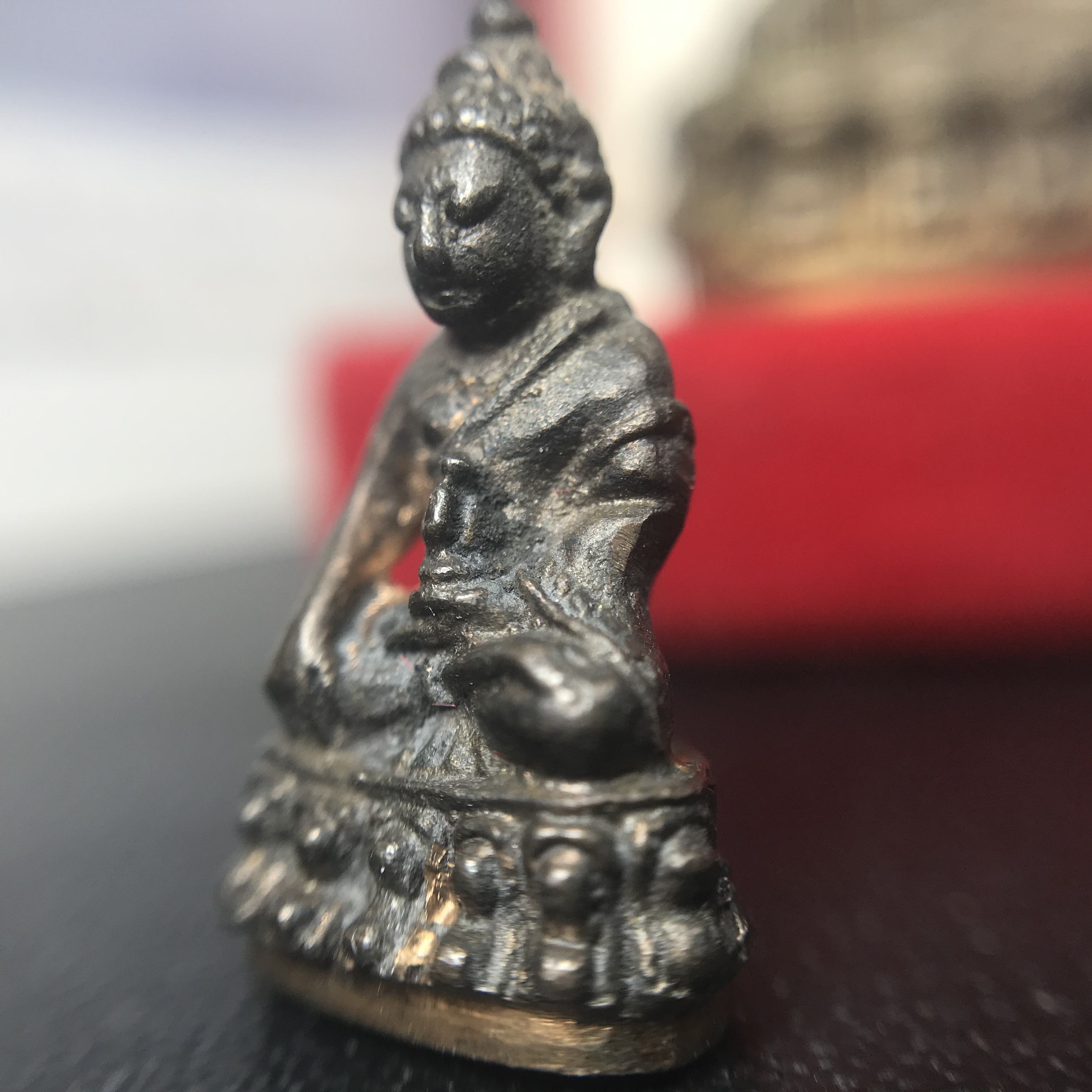 พระกริ่ง-พระชัยวัฒน์ ปวเรศ ปี2530 วัดบวรนิเวศราชวรวิหาร(ในหลวง ร.9 เสด็จเททอง)(บรรจุเส้นเกศาในหลวงรัชกาลที่9)พร้อมสูจิบัตรเดิมตอนจัดสร้าง(สภาพสวยครบสมบูรณ์) (องค์หน้าใหญ่)(องค์ทองทบ)แบบพิมพ์นิยมหายาก