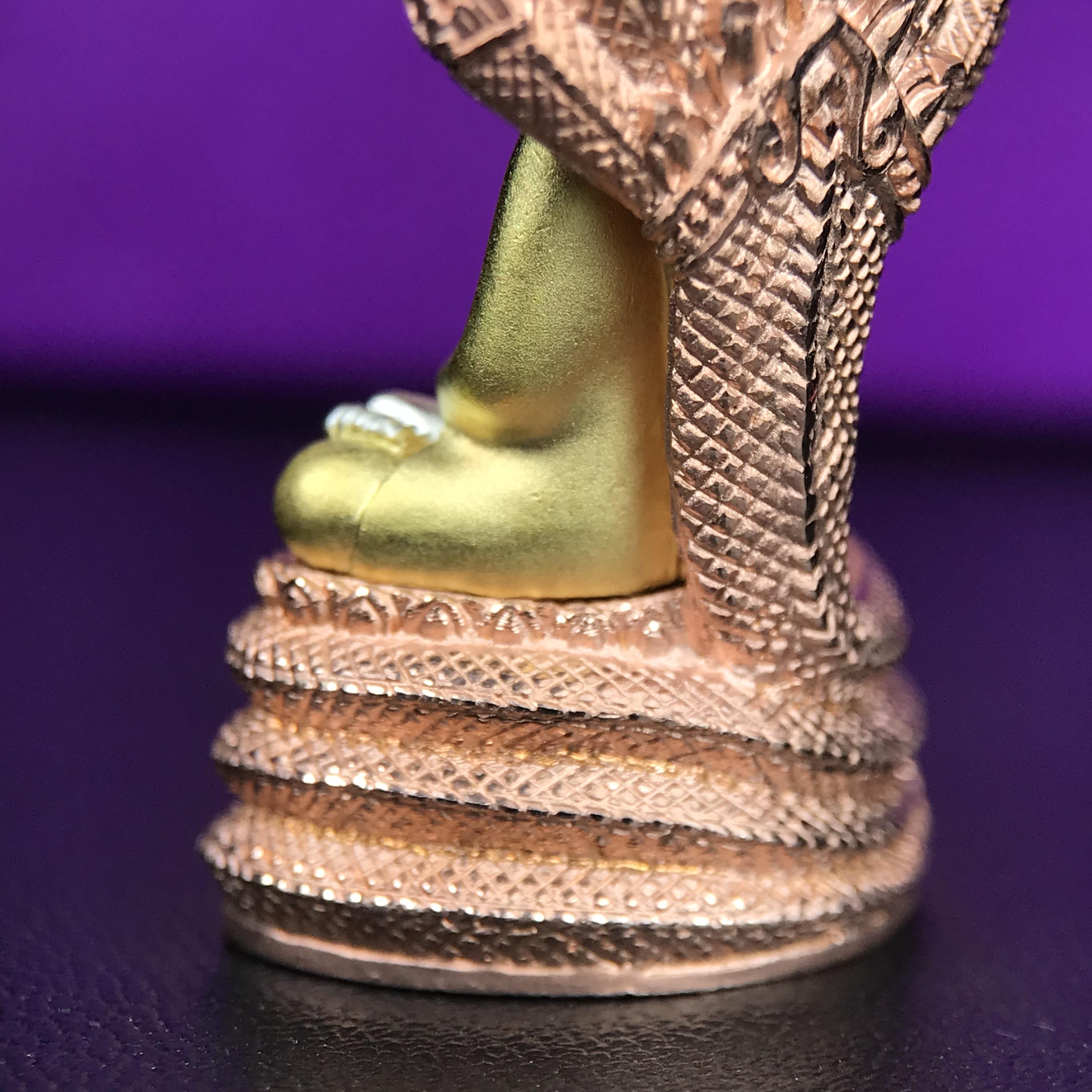 พระนาคปรก สธ. รุ่นสร้างพระอุโบสถเฉลิมพระเกียรติ 4 รอบ 84 พรรษา สมเด็จพระเทพรัตนราชสุดาฯ วัดบวรนิเวศวิหาร ปี 2543 พิมพ์ใหญ่ เนื้อเงินบริสุทธิ์ ชุบสามกษัตริย์แบบพ่นทรายขัดเงาบางส่วน(สภาพ สวย )พิธีใหญ่ พุทธศิลป์งดงาม หายาก (1 ใน 1999 องค์)