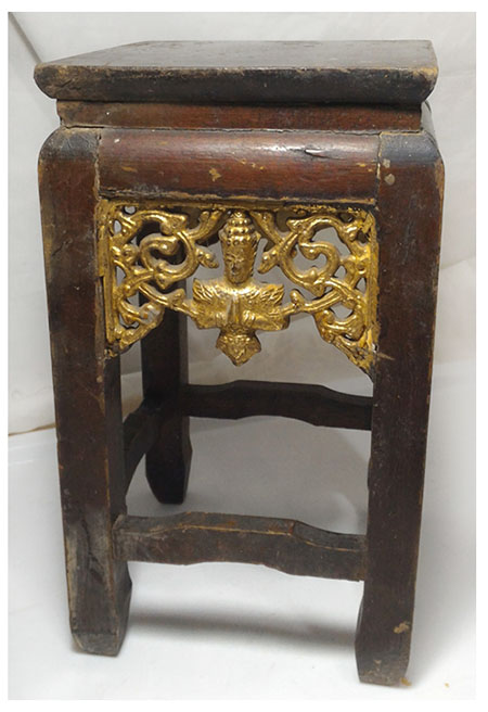 โต๊ะยอด หรือโต๊ะหมู่เดี่ยว เล็ก