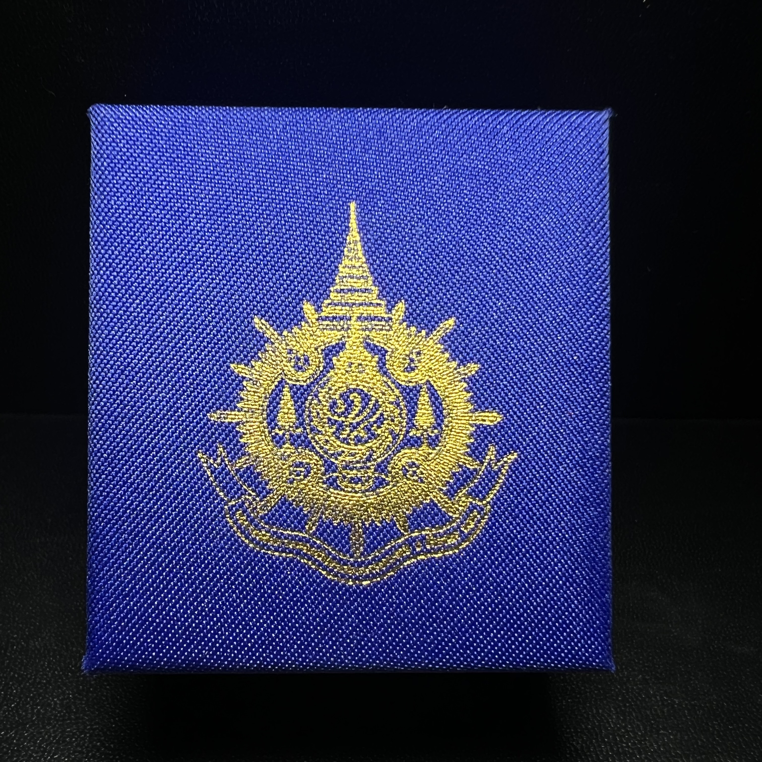 พระกริ่งไพรีพินาศ บรรจุเหล็กไหล ครั้งแรกและครั้งเดียวในประวัติศาสตร์ เฉลิมพระเกียรติ พระบาทสมเด็จพระเจ้าอยู่หัวรัชกาลที่9 พระชนมพรรษา 6 รอบ ปี2542 เนื้อสัมฤทธิ์(บรรจุเหล็กไหล)ดีนอก-ดีใน พิธีใหญ่ มวลสารเด่น (หายาก)