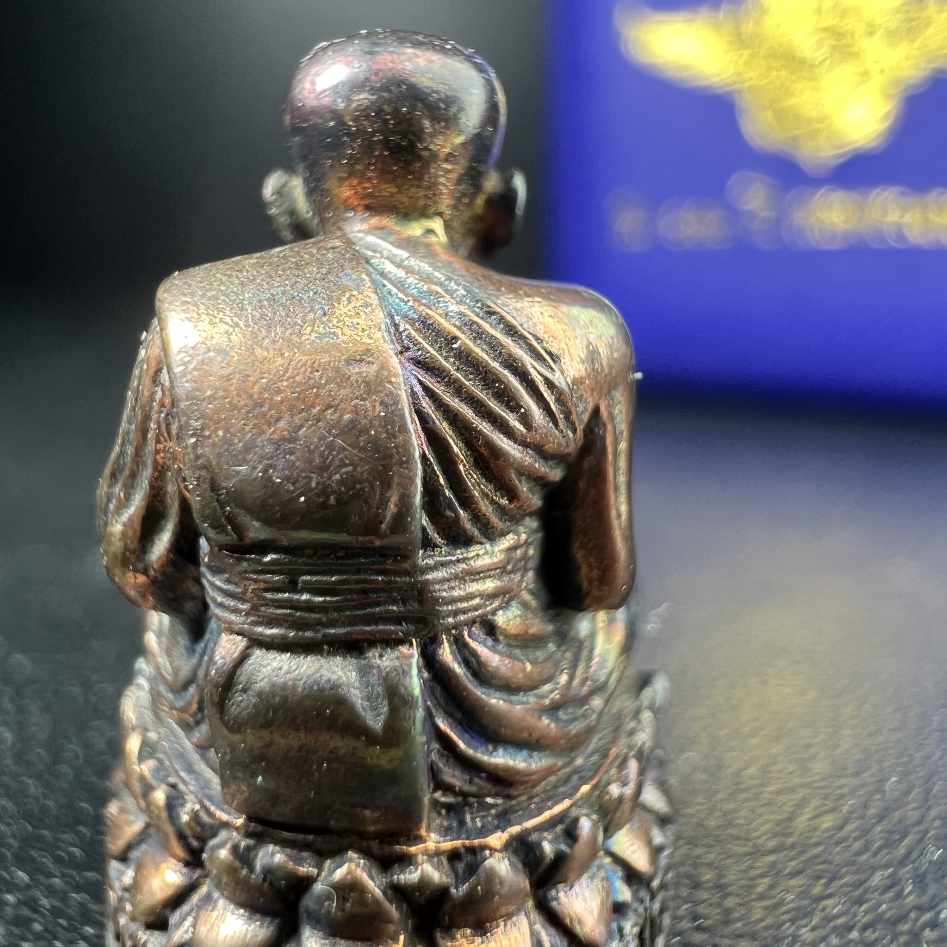 รูปเหมือนหล่อลอยองค์หลวงปู่ทวด รุ่น 111ปี กระทรวงกลาโหม เนื้อนวโลหะรมดำ-ปัดเงา ปี2540 พิธีใหญ่ เข้มขลัง นิยม พร้อมกล่องบรรจุเดิม(คัดสภาพสวยผิวเทพๆผิวรุ้งๆ)ทั้งพิธีทั้งพุทธศิลป์ทรงคุณค่าอีกหนึ่งรุ่นยอดนิยม