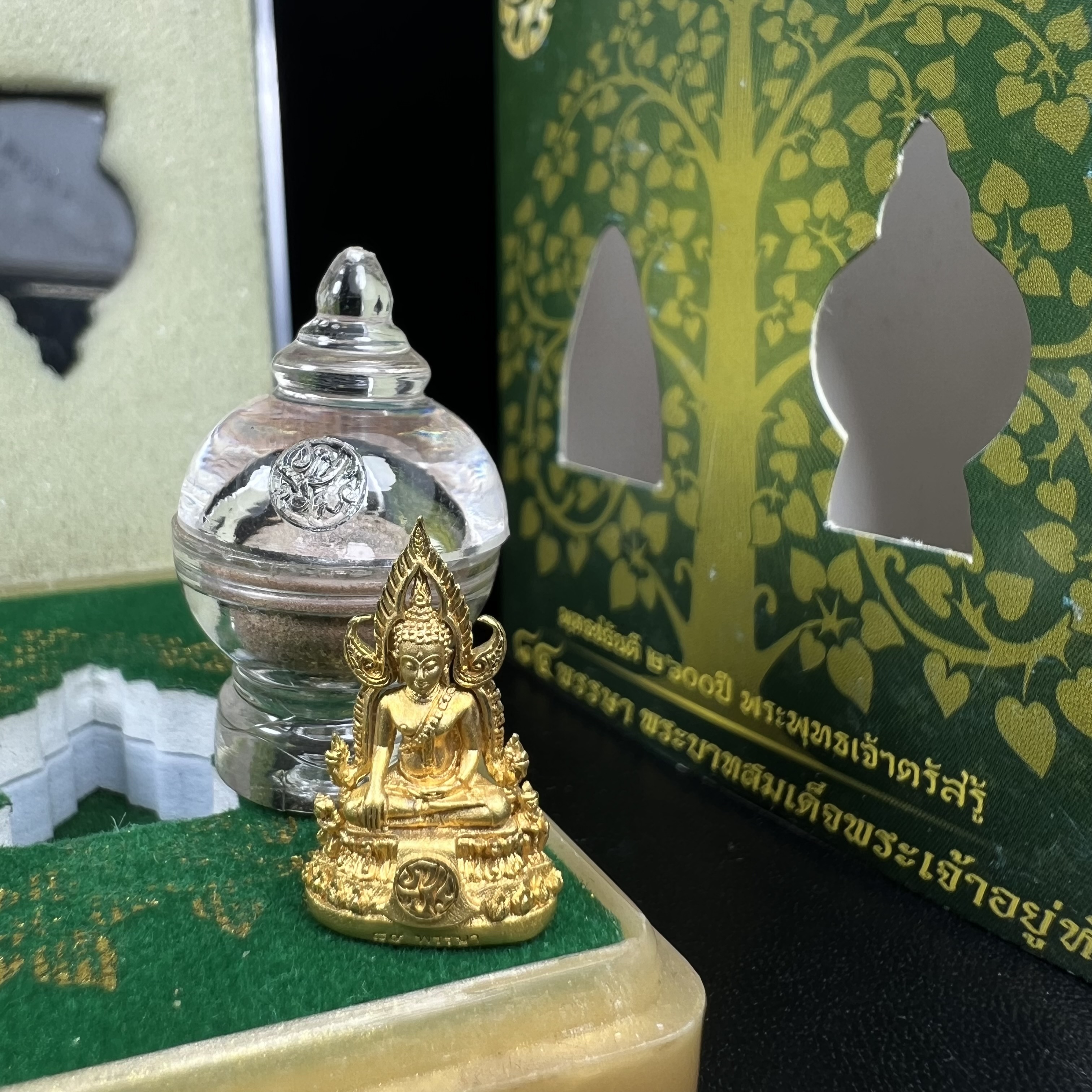 พระพุทธชินราช ภปร. 84 พรรษา เนื้อทองคำ พิมพ์เล็กขนาดหน้าตัก 1/4 นิ้ว(สูง 2.0 ซม.)(พระราชทานมวลสาร จิตรลดาและเส้นพระเจ้า(เส้นผม)รัชกาลที่9)พุทธศิลป์ทรงคุณค่าอีกหนึ่งรุ่นยอดนิยม(หมายเลขสวย ๑๙๑๙)(1ใน1000องค์)หายาก