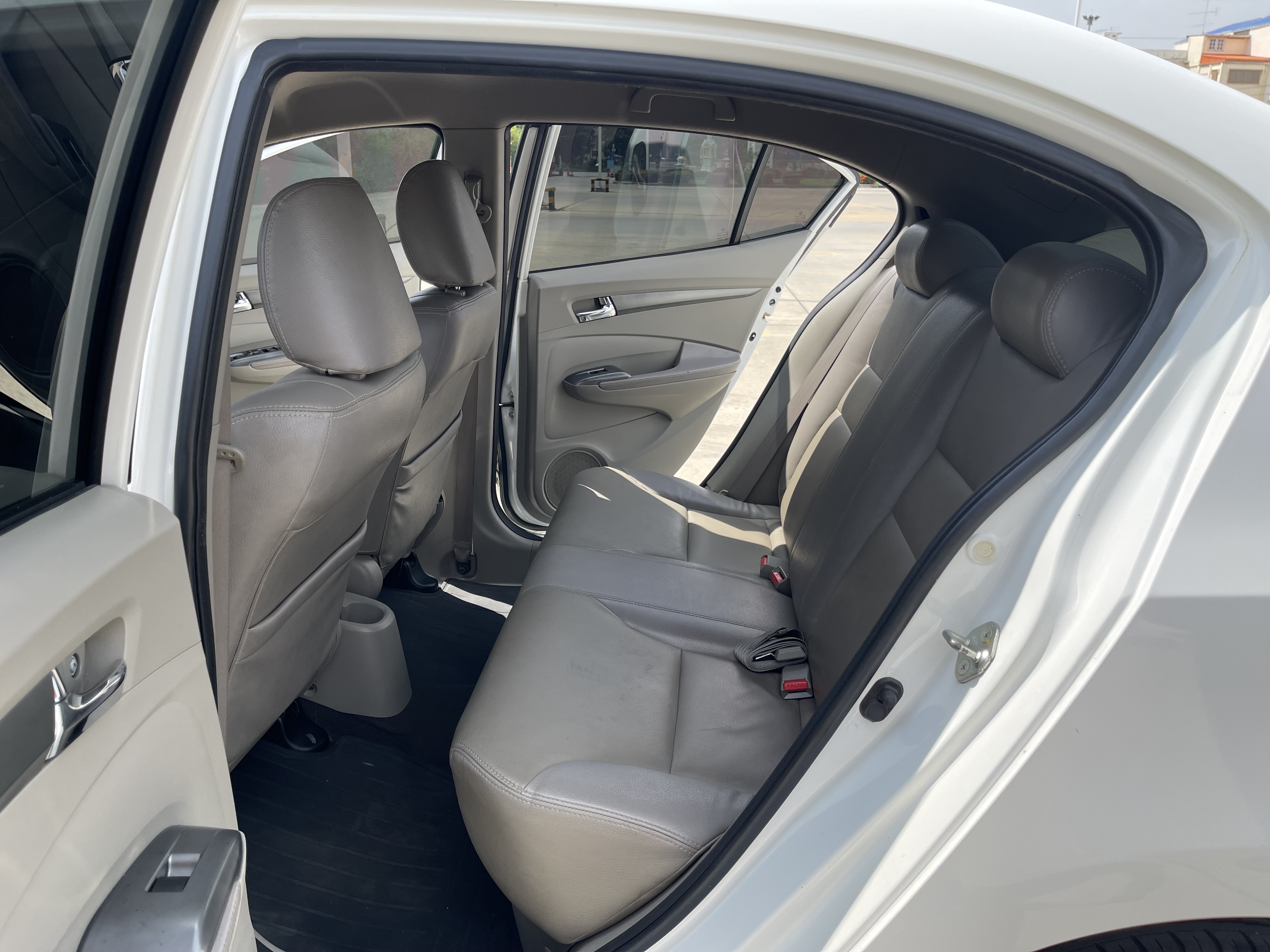 Honda City 1.5 V At 2013 ขาว