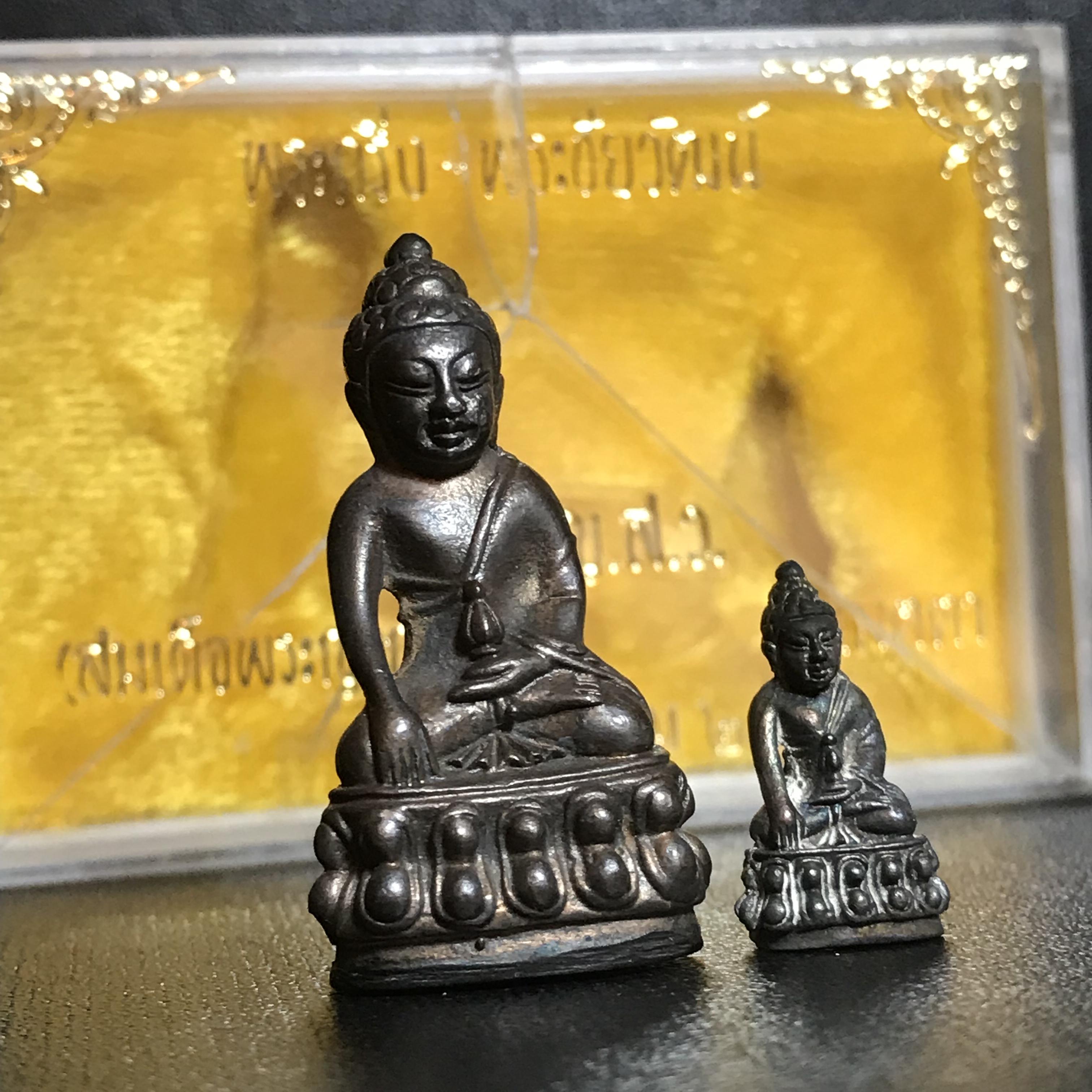 พระกริ่ง-พระชัยวัฒน์ รุ่นเมตตา ปี2529 วัดบวรนิเวศวิหาร เนื้อนวโลหะ(ในหลวงร.9เสด็จเททอง)(1ใน999ชุด)