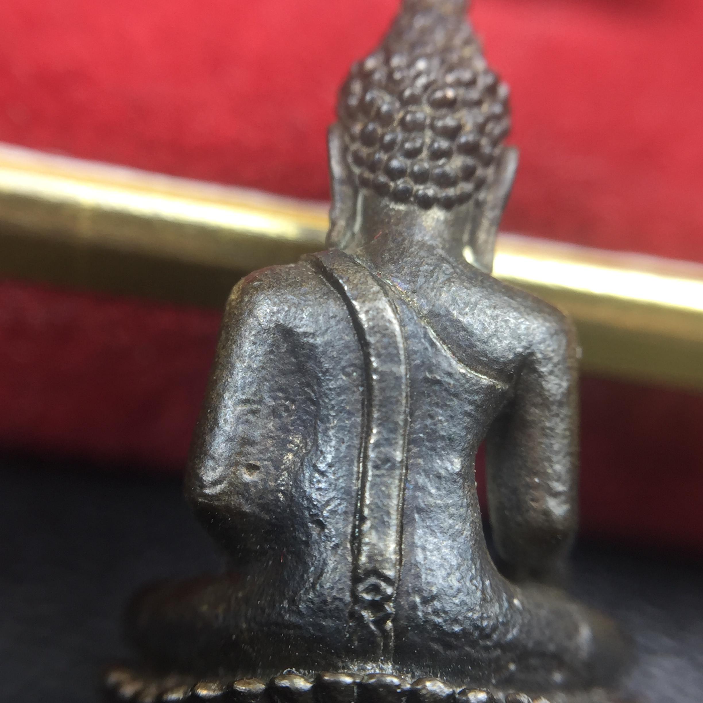 พระกริ่งพระพุทธชินสีห์ ภปร ทันโตเสฏโฐ ปี 2533 เนื้อนวโลหะ (วัตถุมงคลหนึ่งเดียวที่บรรจุพระทนต์(ฟัน)ในหลวงรัชกาลที่9 พระราชทานให้จัดสร้าง)(1ใน1999องค์)