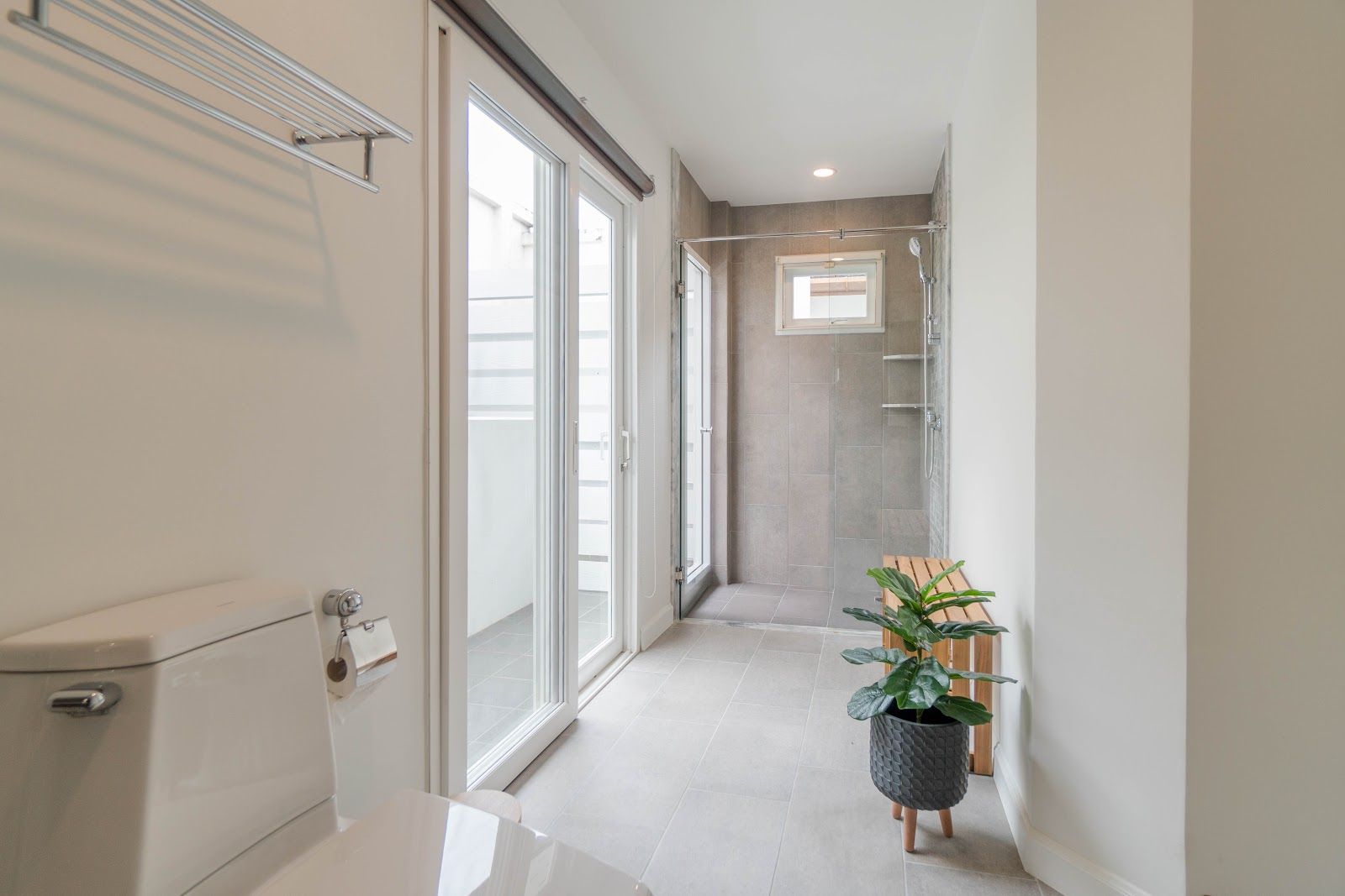 For Rent : Rawai, Jacuzzi Pool Villa, 4 bedrooms 4 Bathrooms, Pool view.