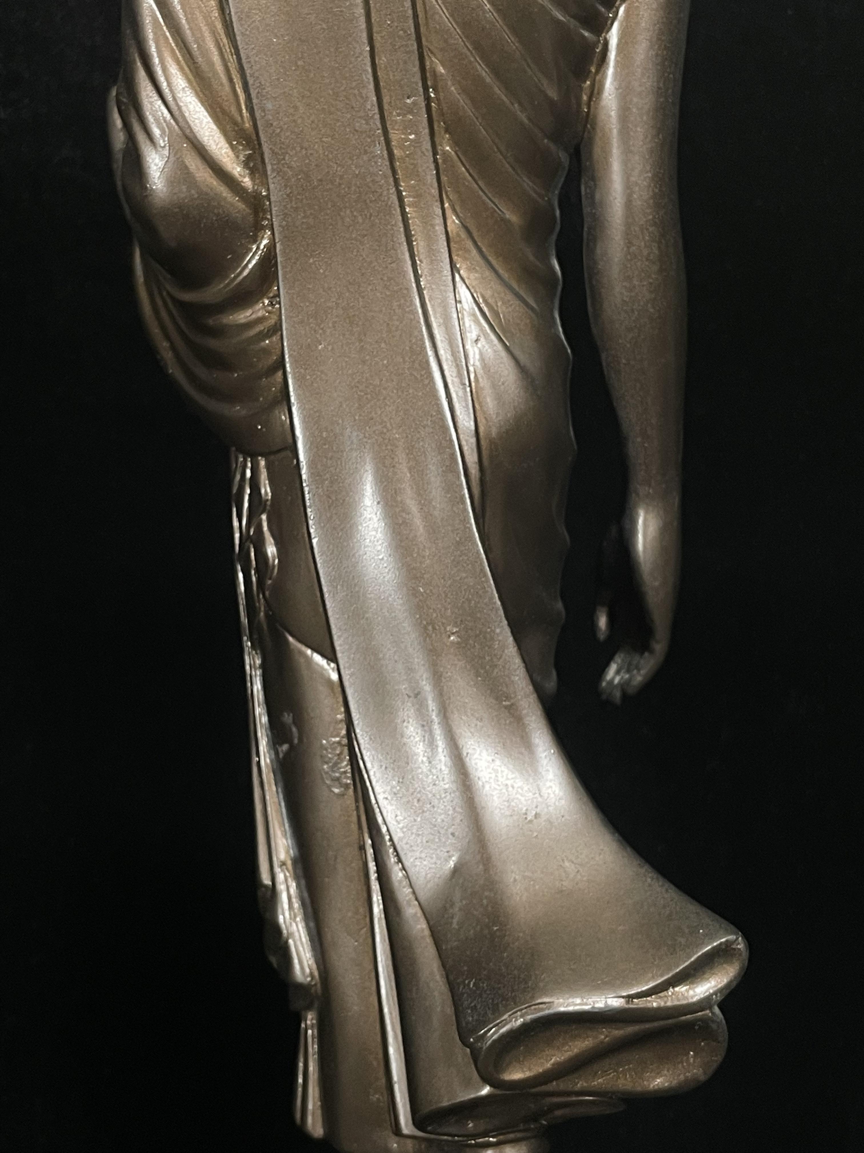 พระบูชา 25พุทธศตวรรษ พระศรีศากยะทศพลญาณ ประธานพุทธมณฑลสุทรรศน์ ปี2530 ตราสัญลักษณ์ ในมหาวาระพระชนมพรรษา ครบ 5 รอบ 60 พรรษา เมื่อ 5 ธันวาคม ปี 2530 หมายเลข (๑๕)๔๐๕ (เลขสวยผลรวมได้ 9 เจริญก้าวหน้าในทุกๆด้าน) ขนาดความสูง 15 นิ้ว รวมฐานสูง 18 นิ้ว(นิยมหายาก)