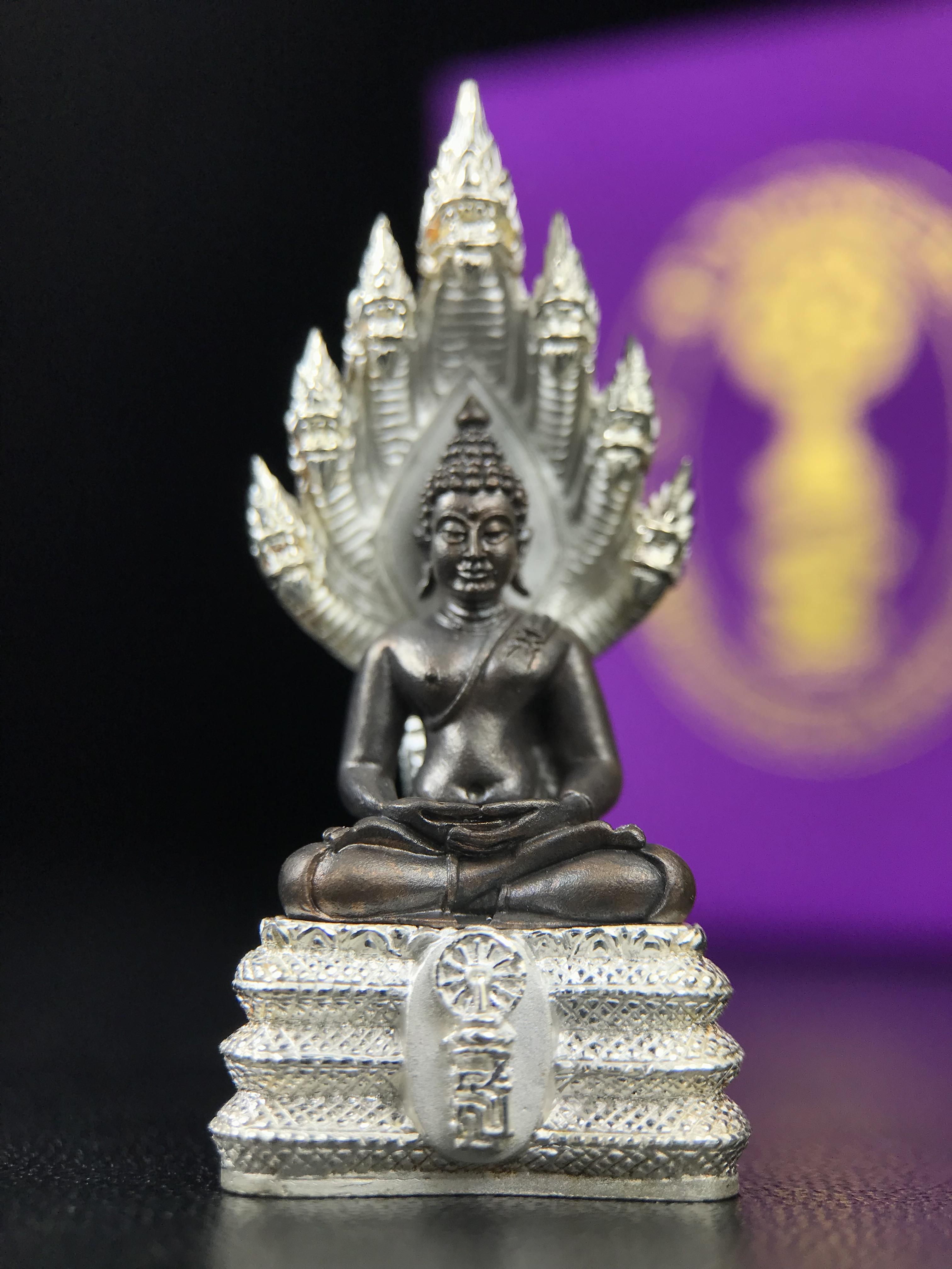 พระนาคปรก สธ. รุ่นสร้างพระอุโบสถเฉลิมพระเกียรติ 4 รอบ 84 พรรษา สมเด็จพระเทพรัตนราชสุดาฯ วัดบวรนิเวศวิหาร ปี 2543 พิมพ์ใหญ่ องค์พระเนื้อนวโลหะ ฐานนาคปรกเนื้อเงิน(สภาพ สวย )พิธีใหญ่ พุทธศิลป์งดงาม หายาก(องค์หมายเลขสวย ๒๖๗) (1 ใน 1999 องค์)