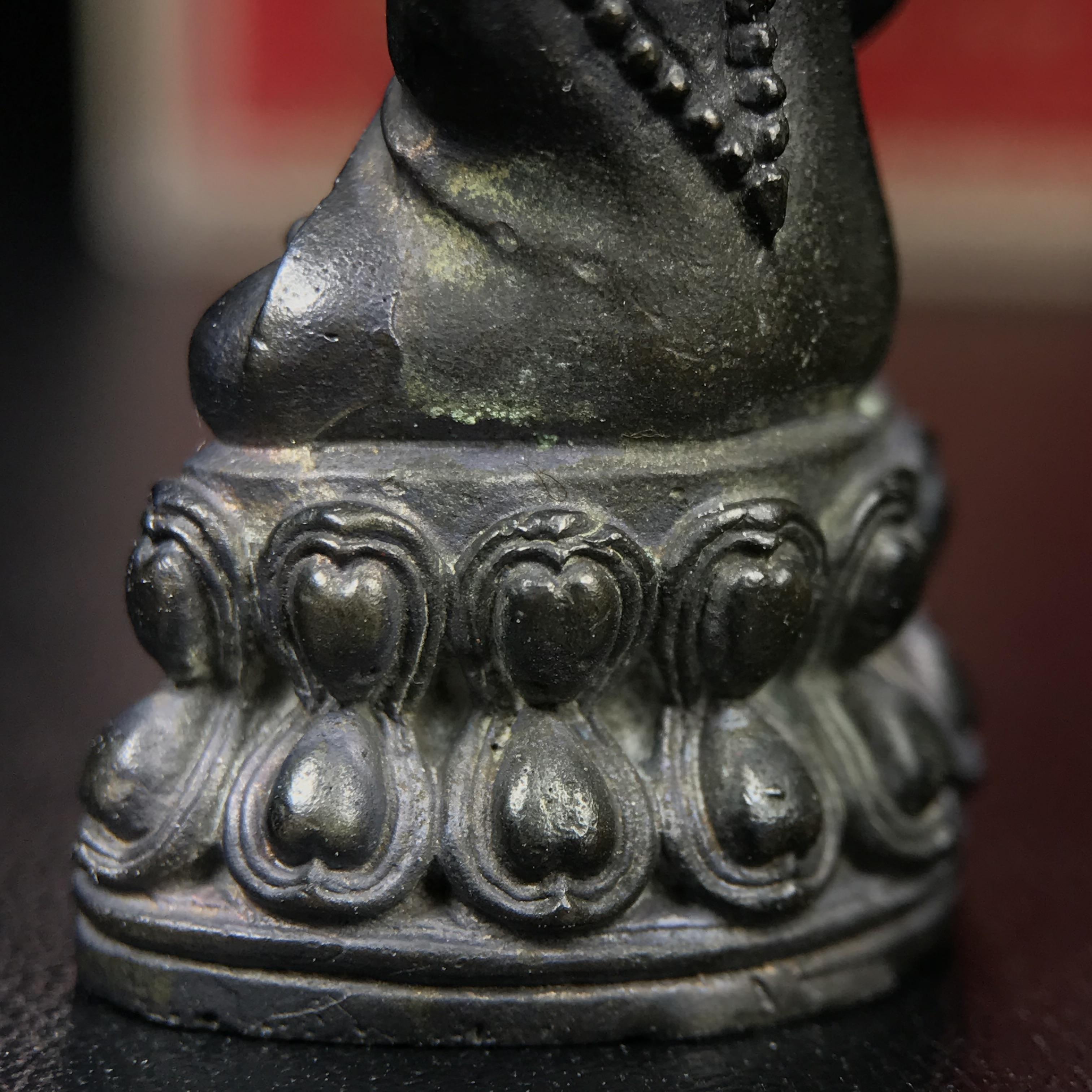 พระกริ่งปรมาภรณ์พุทธปัญญา(พระกริ่งศรีนคร 2) จัดสร้างเนื่องในมหามงคลสมัยเฉลิมพระชมน์พรรษา 5 รอบ องค์พระบาทสมเด็จพระเจ้าอยู่หัวรัชกาลที่9 ปี 2530 เนื้อนวโลหะ (ออกแบบโดยนายช่างเกษม มงคลเจริญ มีพระอาจารย์ไสว วัดราชนัดดา กรุงเทพ เป็นเจ้าพิธีครั้งสุดท้าย)