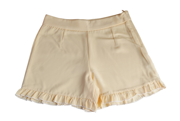 กางเกงขาสั้นชายระบาย ผ้าฮานาโกะ สีครีม Size S M L XL