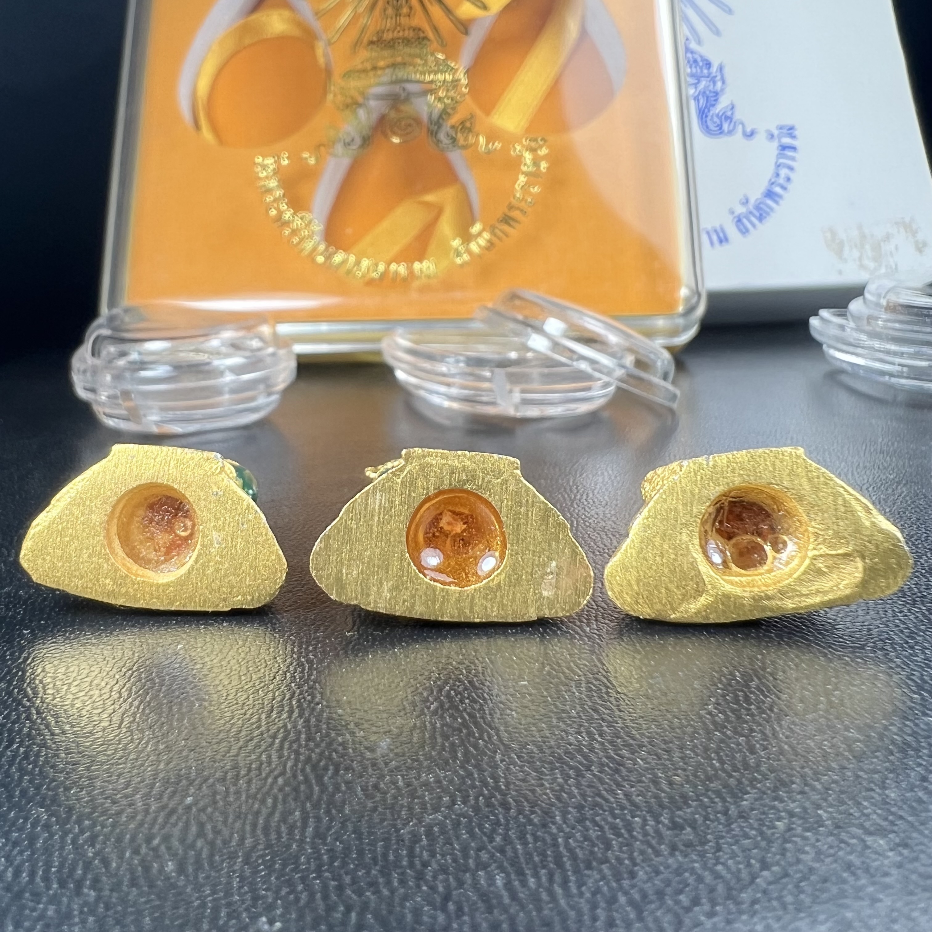 พระพุทธมหามณีรัตนปฏิมากร(พระแก้วมรกต) วัดพระศรีรัตนศาสดาราม สำนักพระราชวัง จัดสร้าง ชุด3 ฤดู ร้อน ฝน หนาว(บรรจุมวลสารใต้ฐาน)