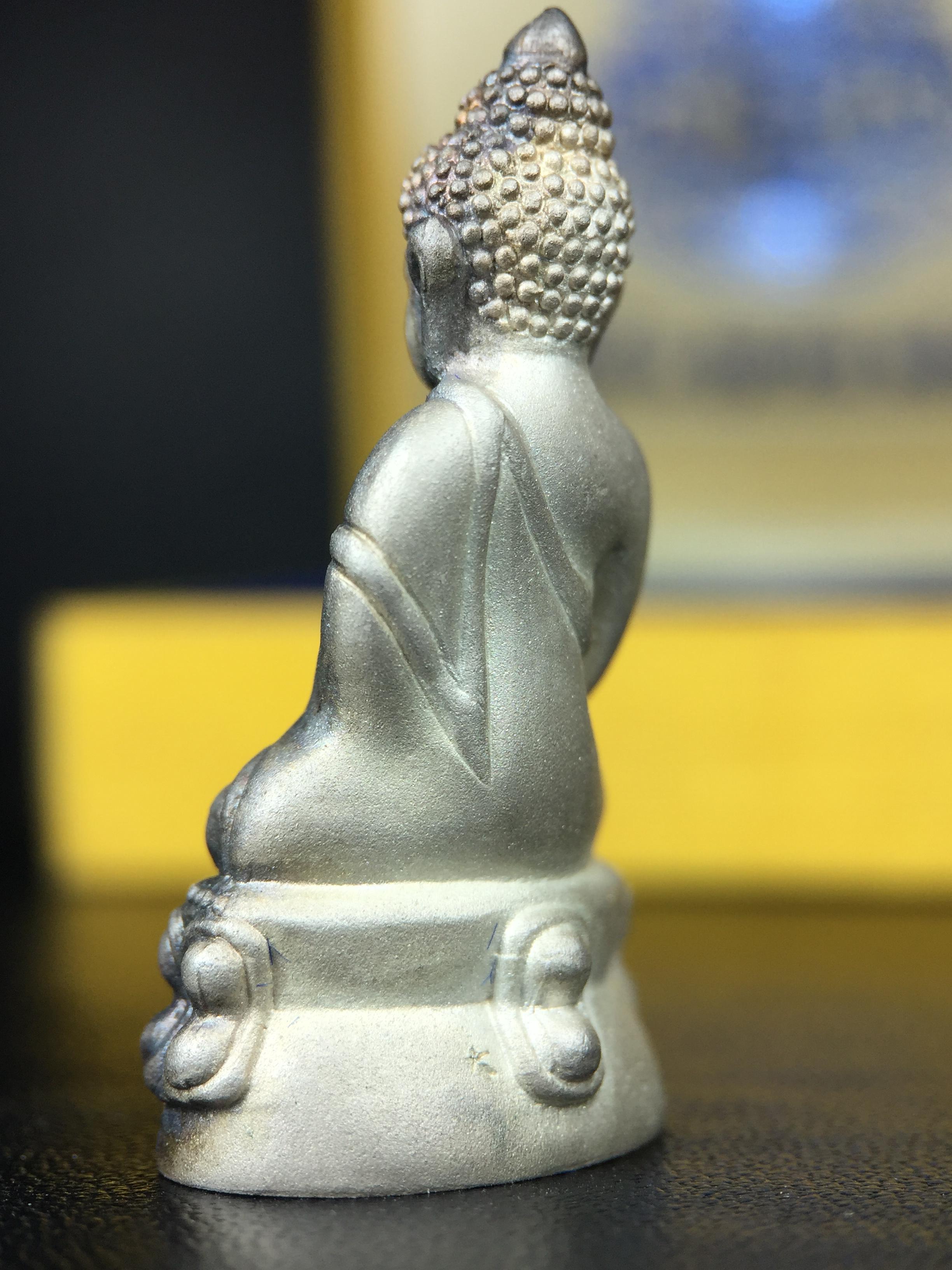 พระกริ่งสมเด็จญาณ วัดบวรนิเวศวิหาร เนื้อเงินบริสุทธิ์ 92.5% ตรากาญจนาภิเษกทองคำ(เนื้อทองคำแท้) พระราชทานแจกเมื่อ 3 ตุลาคม 2538 จัดสร้างในวโรกาส สมเด็จพระญาณสังวร สมเด็จพระสังฆราช ฉลองพระชนมายุครบ 82 พรรษา และฉลองครองราชสมบัติครบ 50 ปี รัชกาลที่ 9(หายาก)