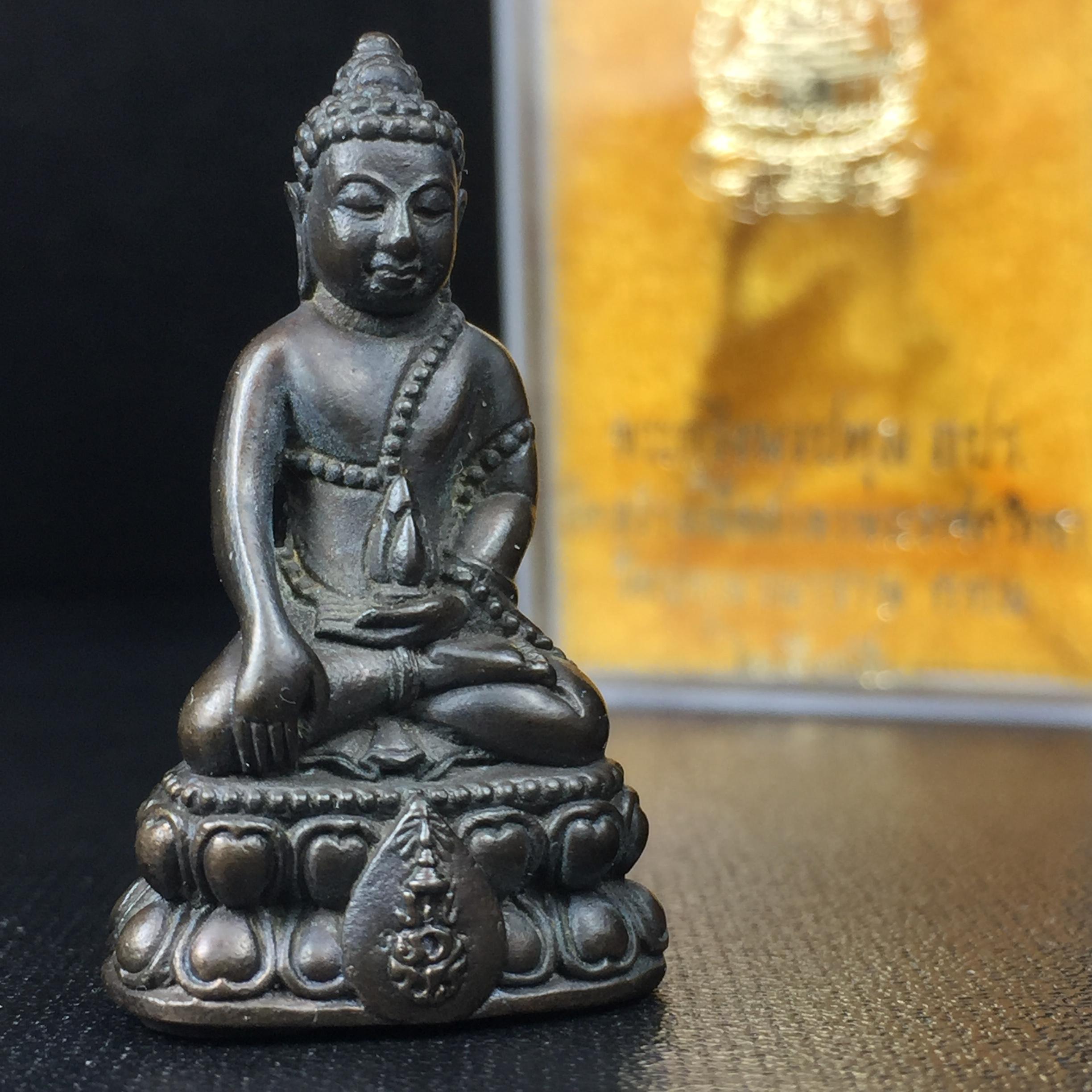 พระกริ่งนวปทุม ภปร. วัดปทุมวนาราม เนื้อนวโลหะ ปี2535(ในหลวงรัชกาลที่9เสด็จเททอง)หายาก 1ใน3000องค์