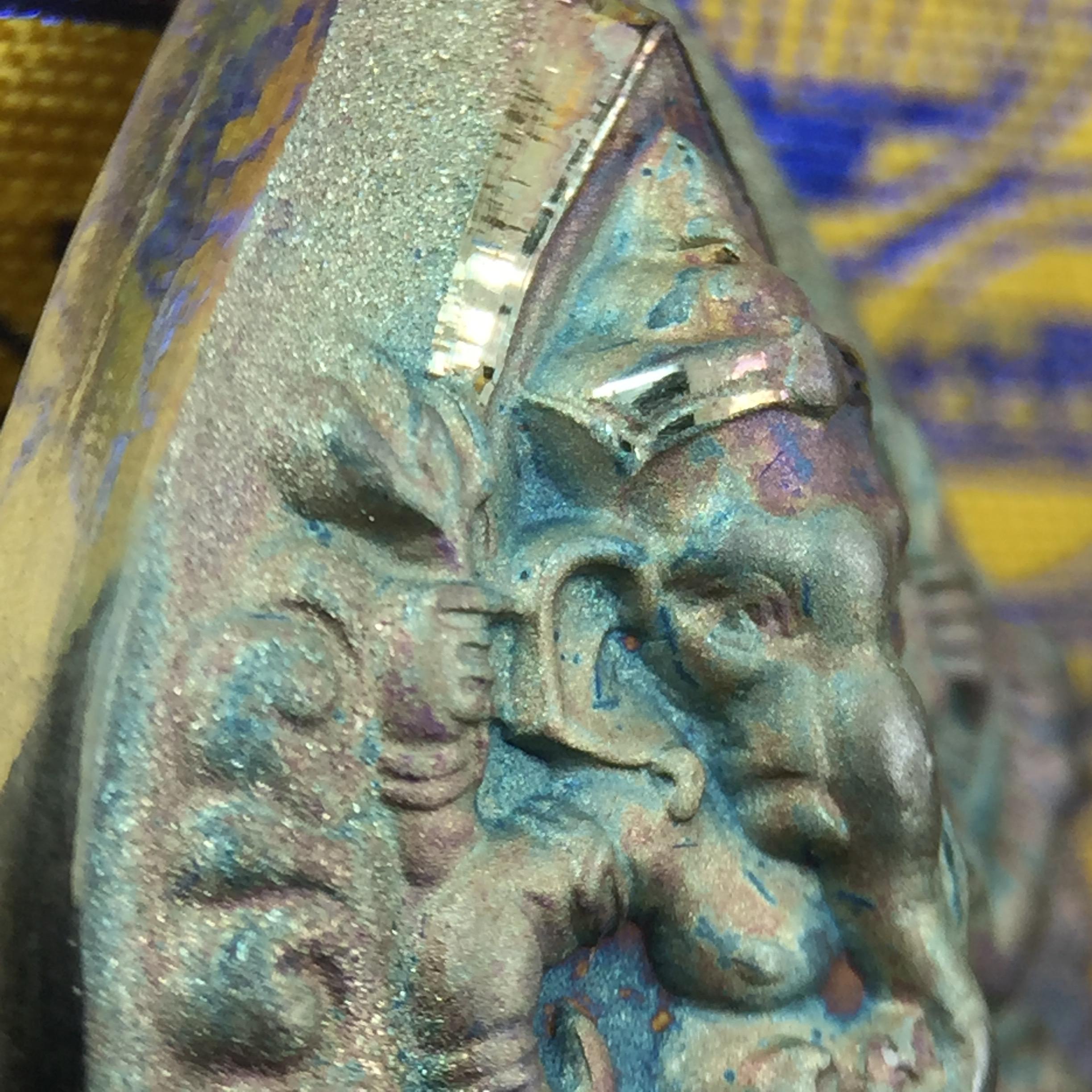 เหรียญพระพิฆเนศวร ญสส. ชุดกาญจนาภิเษกครองราชย์ 50 ปี พุทธศักราช 2538 พิมพ์ใหญ่(2.9 ซม.) เนื้อเงินผิวเดิมกลับดำขึ้นสีรุ้งเข้มขลังงดงามธรรมชาติสร้างสรรค์ สภาพสวยเดิมพร้อมกล่องบรรจุเดิม ตอกโค๊ดหมายเลขกำกับ(1ใน 5539องค์)