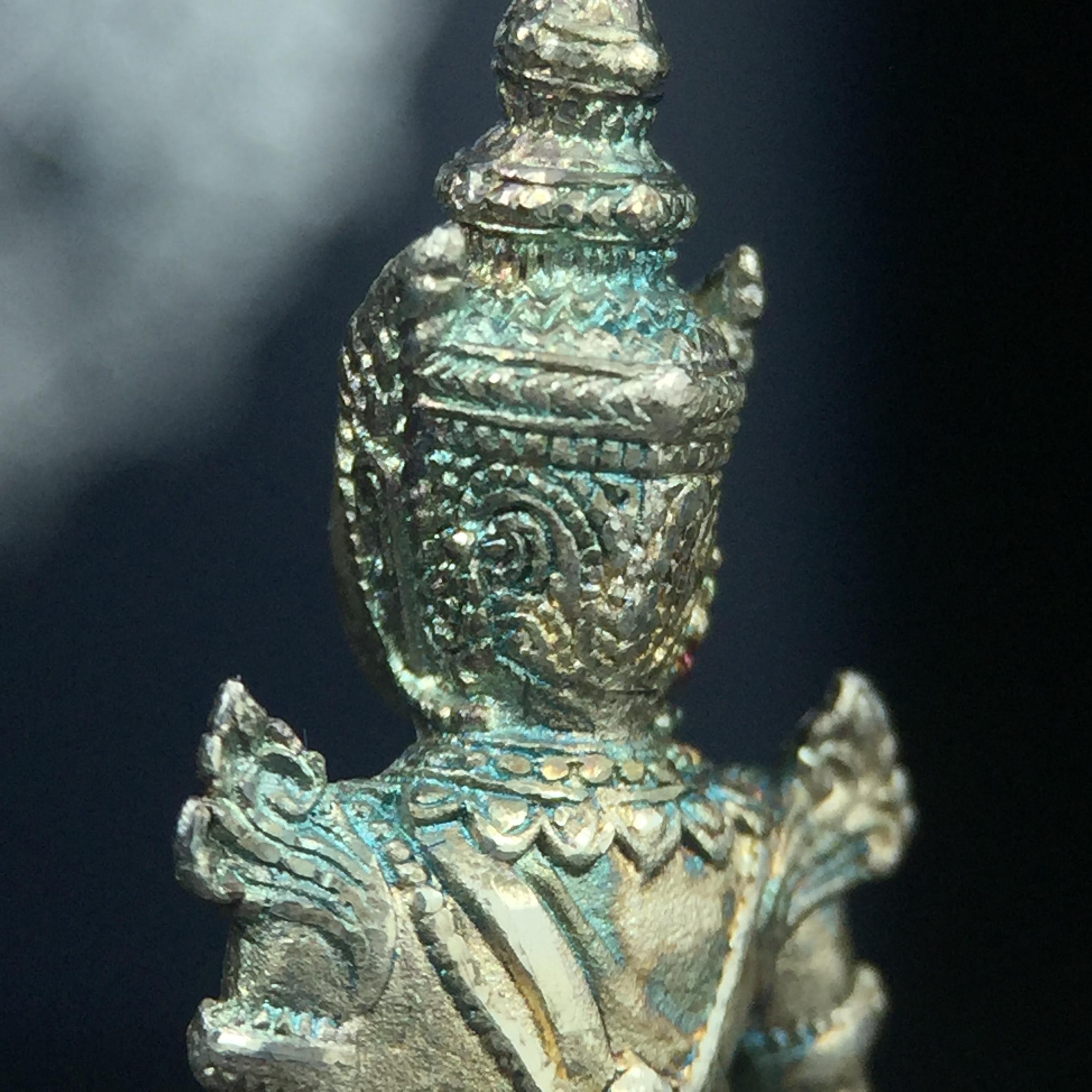 พระแก้วมรกต กรมสรรพสามิตจัดสร้างขึ้นเนื่องในโอกาสครบรอบ 64 ปีของกรมสรรพสามิต และเนื่องในวโรกาสที่พระบาทสมเด็จพระเจ้าอยู่หัวทรงครองราชย์ครบ50ปีเมื่อ พ.ศ.2539 เนื้อเงินทรายนวลขัดเงา(ผิวเดิมๆขึ้นสีรุ้งธรรมชาติสวย(สเน่ห์พระเนื้อเงินสีสันที่ธรรมชาติสรรค์สร้าง)