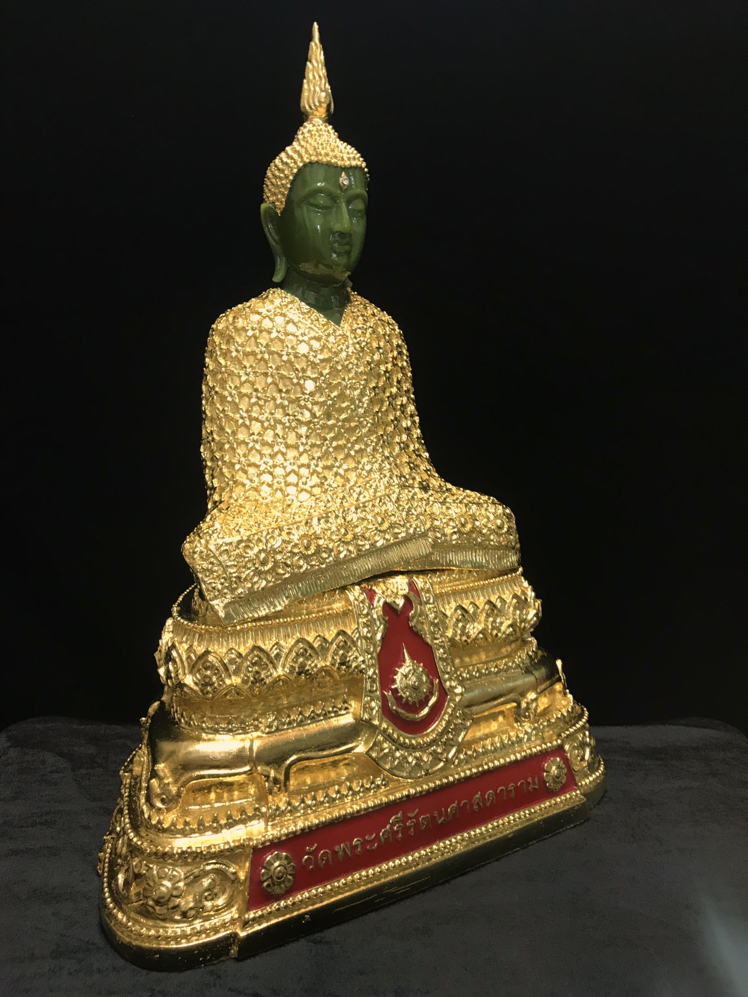 พระพุทธมหามณีรัตนปฏิมากร(พระแก้วมรกต) วัดพระศรีรัตนศาสดาราม สำนักพระราชวัง จัดสร้าง (บรรจุมวลสารใต้ฐาน)ฤดูหนาว ขนาดหน้าตัก 9นิ้ว