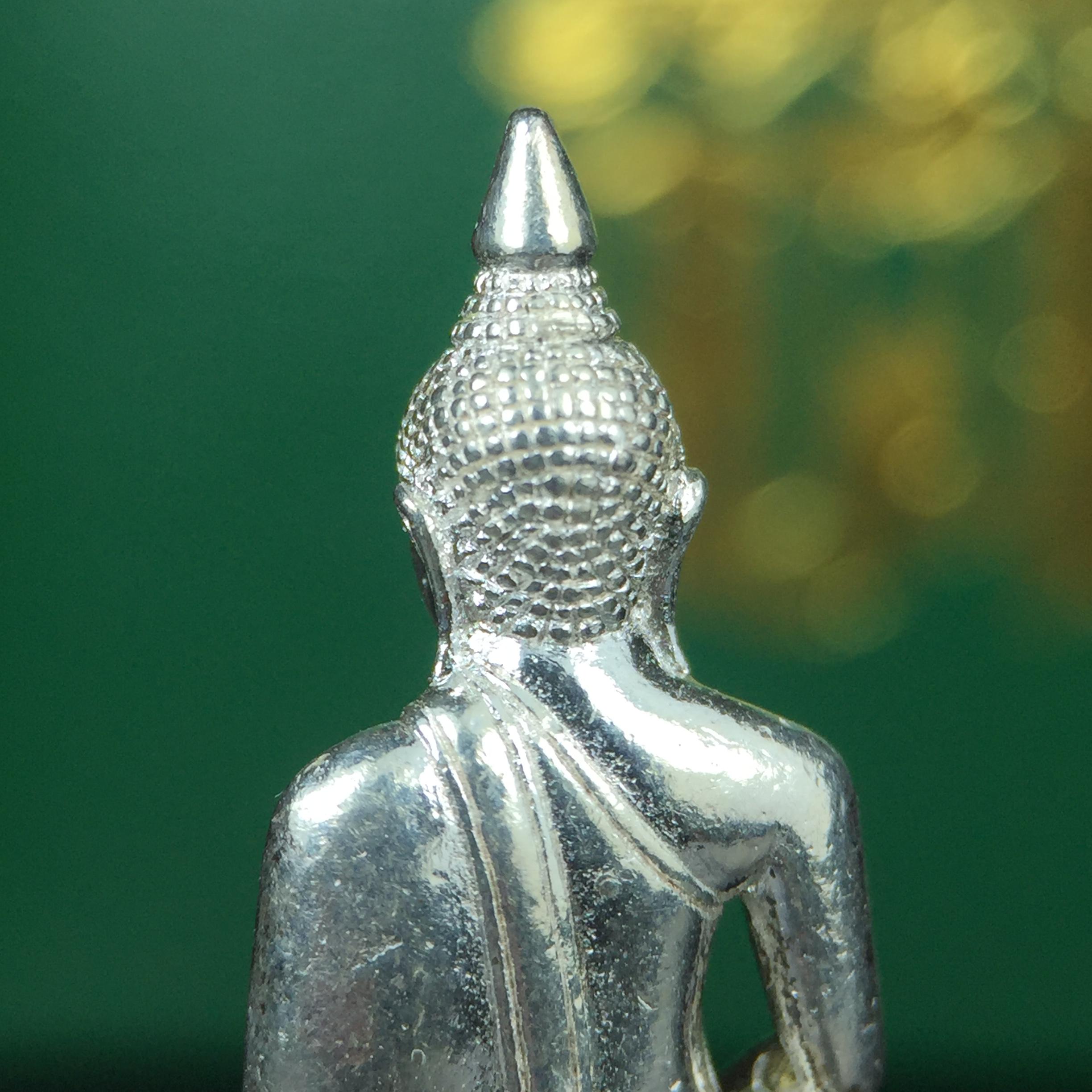 พระพุทธโสธร รุ่น กศก. 120 ปี เนื่องในโอกาสครบ 120 ปี กรมศุลกากร กระทรวงการคลัง จัดสร้าง ปี 2537 เนื้อเงินบริสุทธิ์ 99.9% ผิวขัดเงา(งานบริษัท แพรนด้า จิวเวลรี่)สวยงดงาม ทรงคุณค่า