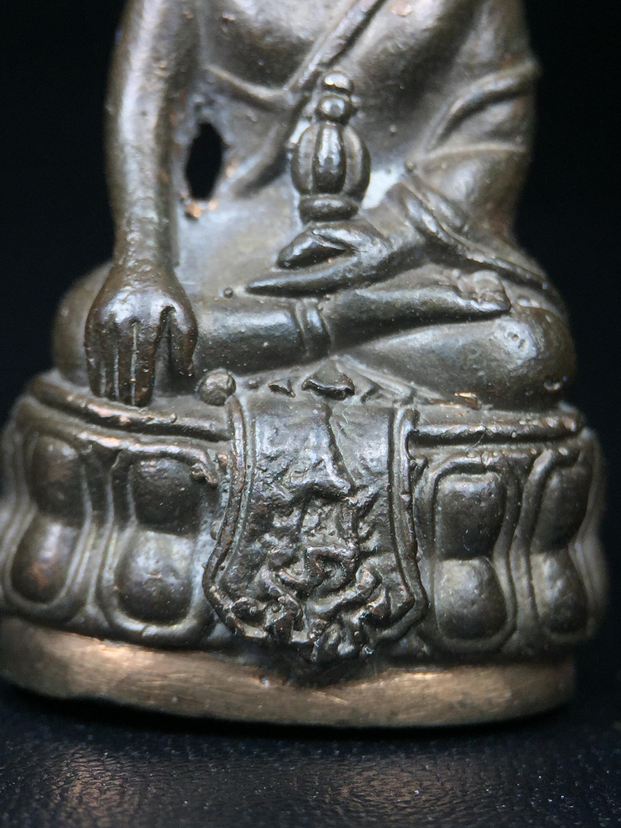 พระกริ่ง ภปร. 60 ปี ธรรมศาสตร์ สร้างเป็นที่ระลึกการสถาปนาครบรอบ 60 ปี มหาวิทยาลัยธรรมศาสตร์ ปี 2537(ในหลวงรัชกาลที่9 เสด็จเป็นประธานในพิธี)(พิธีใหญ่ เกจิที่มีชื่อเสียงมาร่วมปลุกเสกจำนวนมาก ชนวนมาลสารเก่าเข้มขลัง )**ของดีธรรมศาสตร์ที่ศิษย์เก่าไม่ควรพลาด**