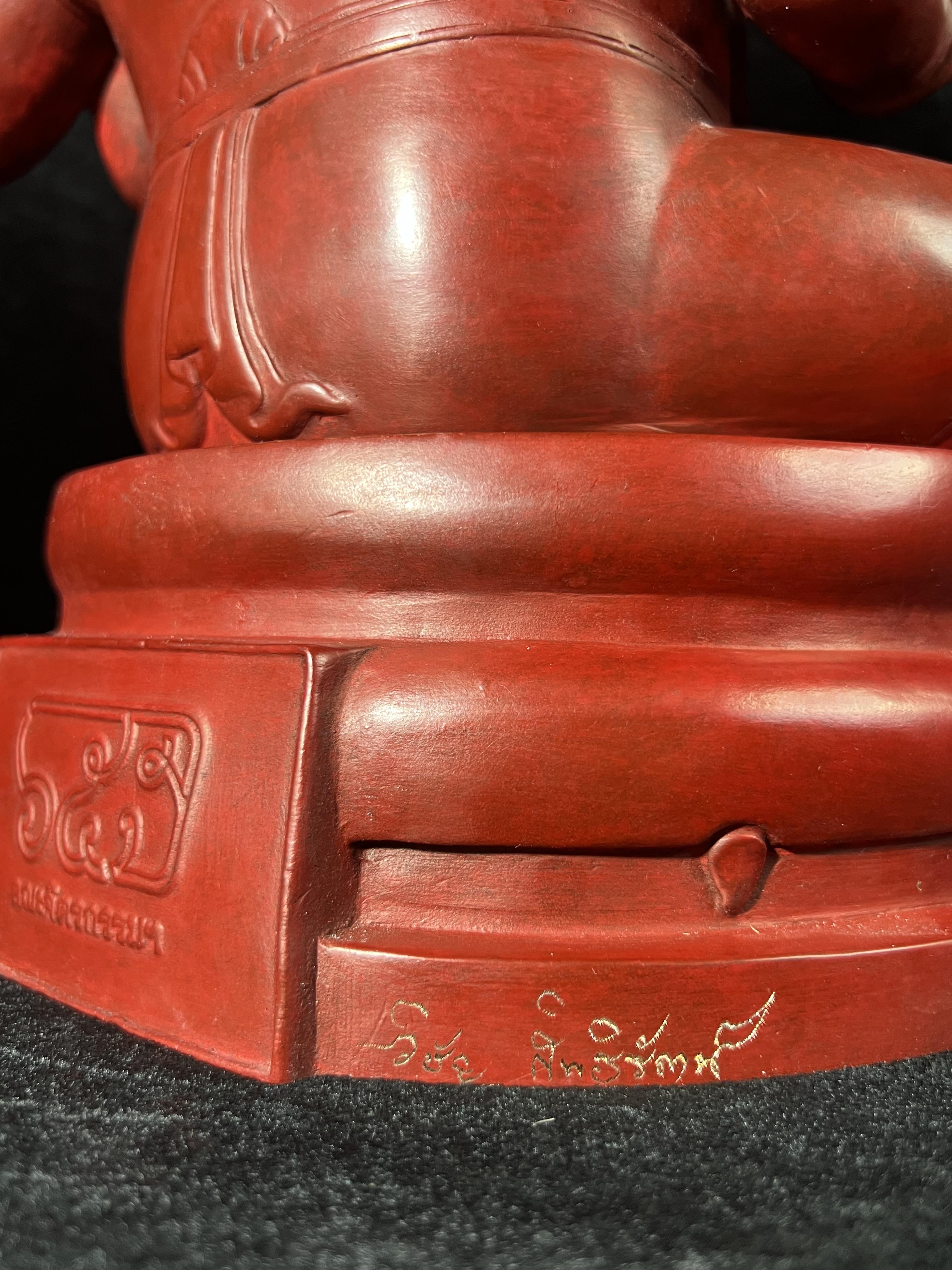 พระพิฆเนศวร 65 ปี คณะจิตรกรรมฯ มหาวิทยาลัยศิลปากร ปี 2551 ขนาดบูชาลอยองค์ หน้าตัก 9 นิ้ว(เนื้อสำริดแดงพลาติน่า)***สีแดงหายาก*** ออกแบบและปั้นโดย รองศาสตราจารย์วิชัย สิทธิรัตน์ ปัจจุบันดำรงตำแหน่งทางวิชาการเป็นศาตราจารย์ ศิลปินแห่งชาติสาขาประติมากรรม