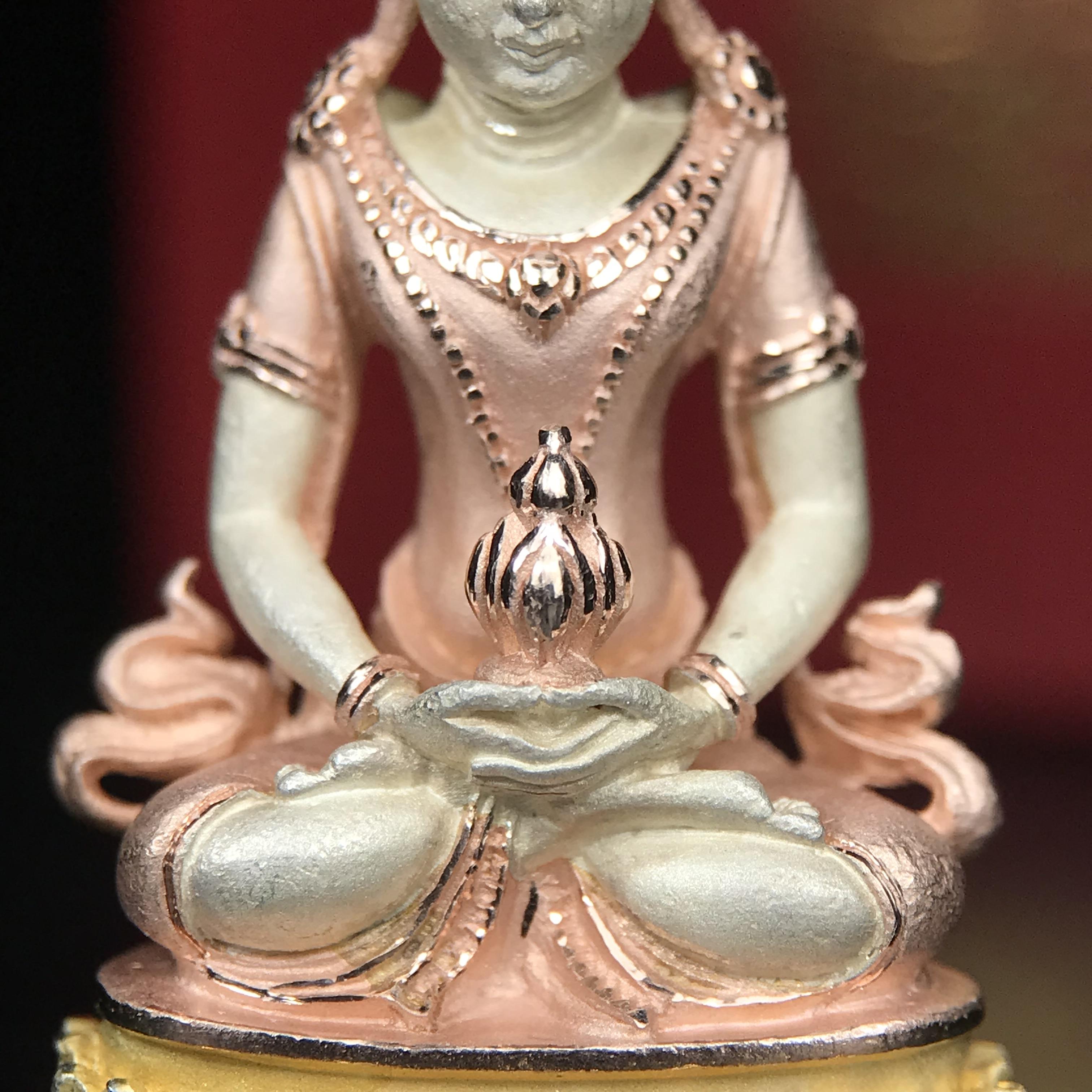 พระกริ่งอวโลกิเตศวร ( เจ้าแม่กวนอิม ) วัดโพธิ์แมนคุณาราม รุ่นอุดมโภคทรัพย์ พ.ศ.2539 เนื้อเงิน 3 กษัตริย์ ผิวสวยเดิมพร้อมกล่องบรรจุเดิม (อีกหนึ่งรุ่นยอดนิยม พุทธศิลป์สวยงดงาม)