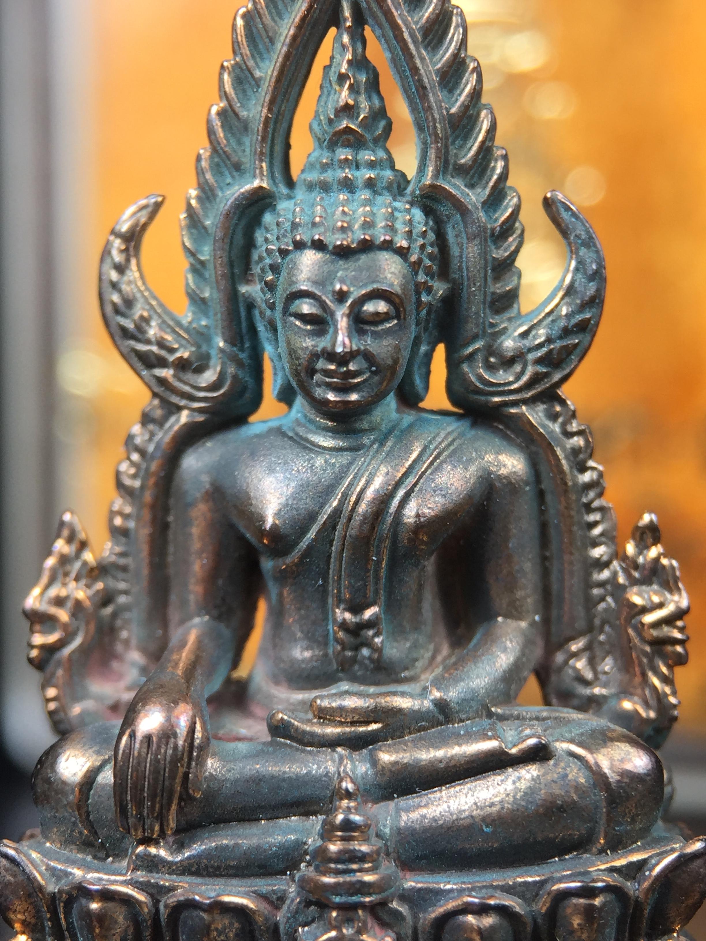 พระพุทธชินราช ญสส. วัดพระศรีมหาธาตุ จ.พิษณุโลก ปี2543 กริ่งชินราชเนื้อนวโลหะเต็มสูตร (ผสมทองคำ 2 บาท ต่อน้ำหนักเนื้อ 1 กิโลกรัม) พิธีใหญ่ รุ่นแรกและรุ่นเดียวที่ หลวงปู่หมุน ฐิตสีโล วัดบ้านจาน มาร่วมปลุกเสก(องค์หมายเลข 505 เลขสวย)(1 ใน 2543 องค์)นิยม