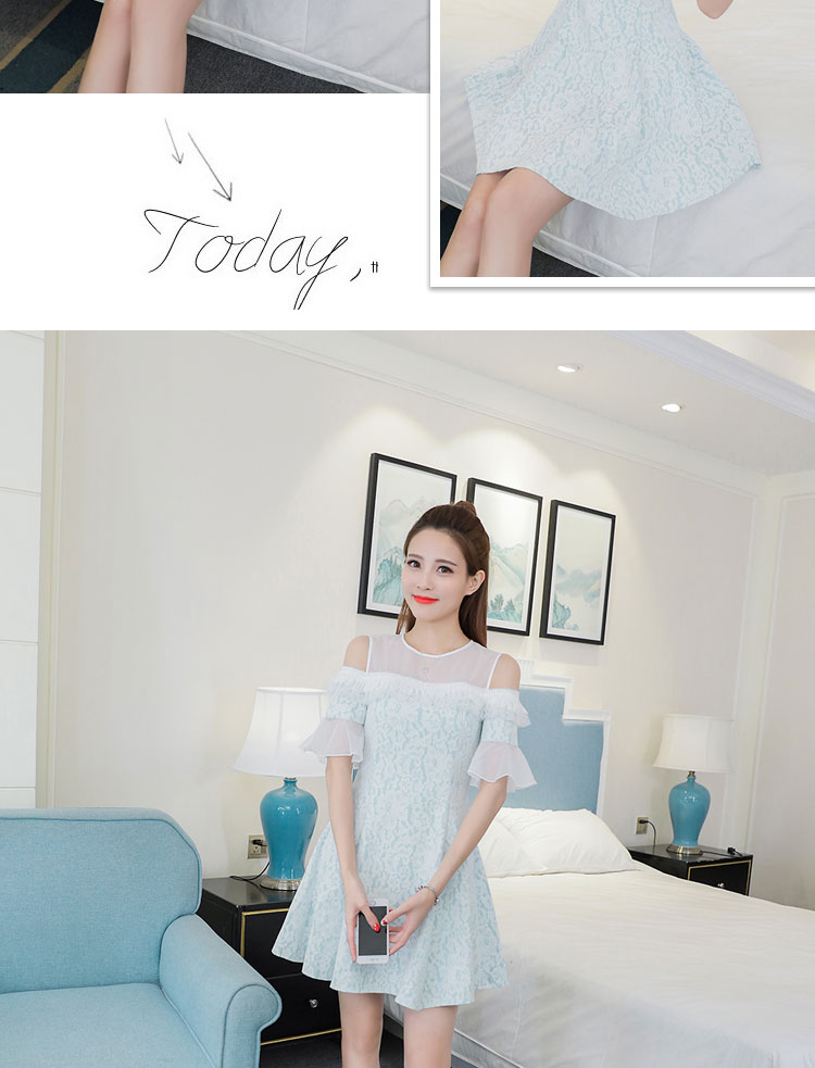 ชุดเดรสสั้นเปิดไหล่ผ้าลูกไม้สีเขียวอมฟ้าอ่อนสวยหวาน