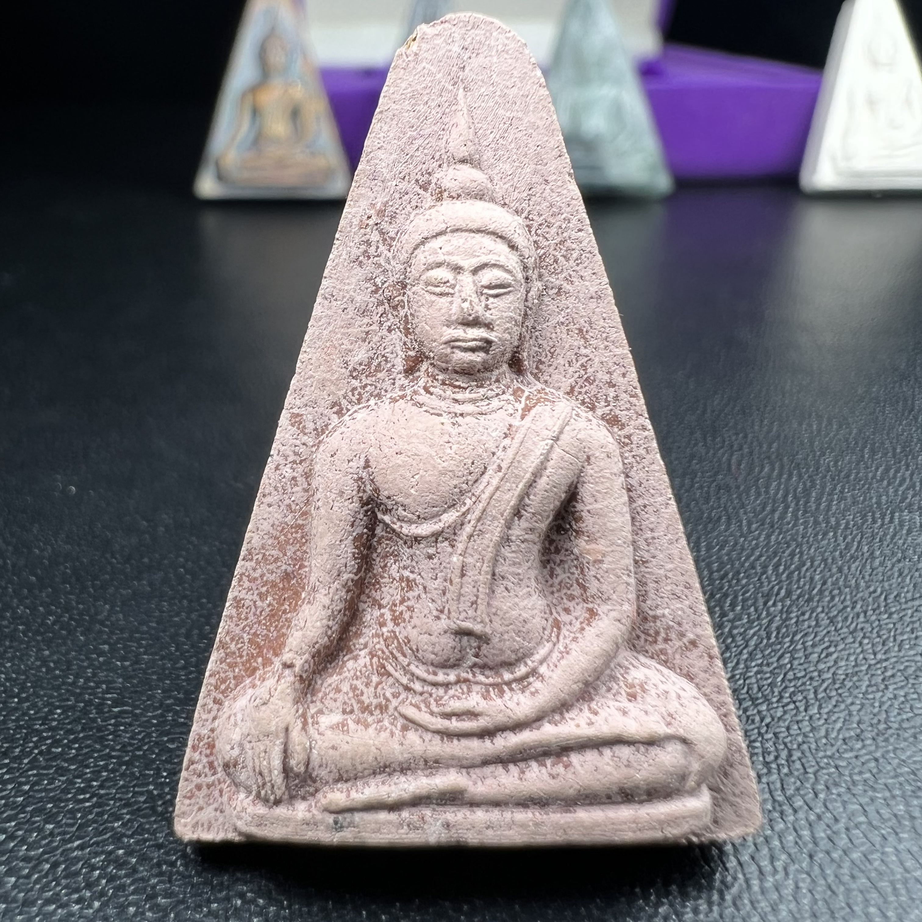 พระนางพญาเสน่ห์จันทร์ สธ. สร้างในวโรกาสทรงเจริญพระชนมายุ 50 พรรษา สมเด็จพระเทพฯ พ.ศ.2548 ชุดพิเศษ (1 ใน 5000 ชุด)หายาก