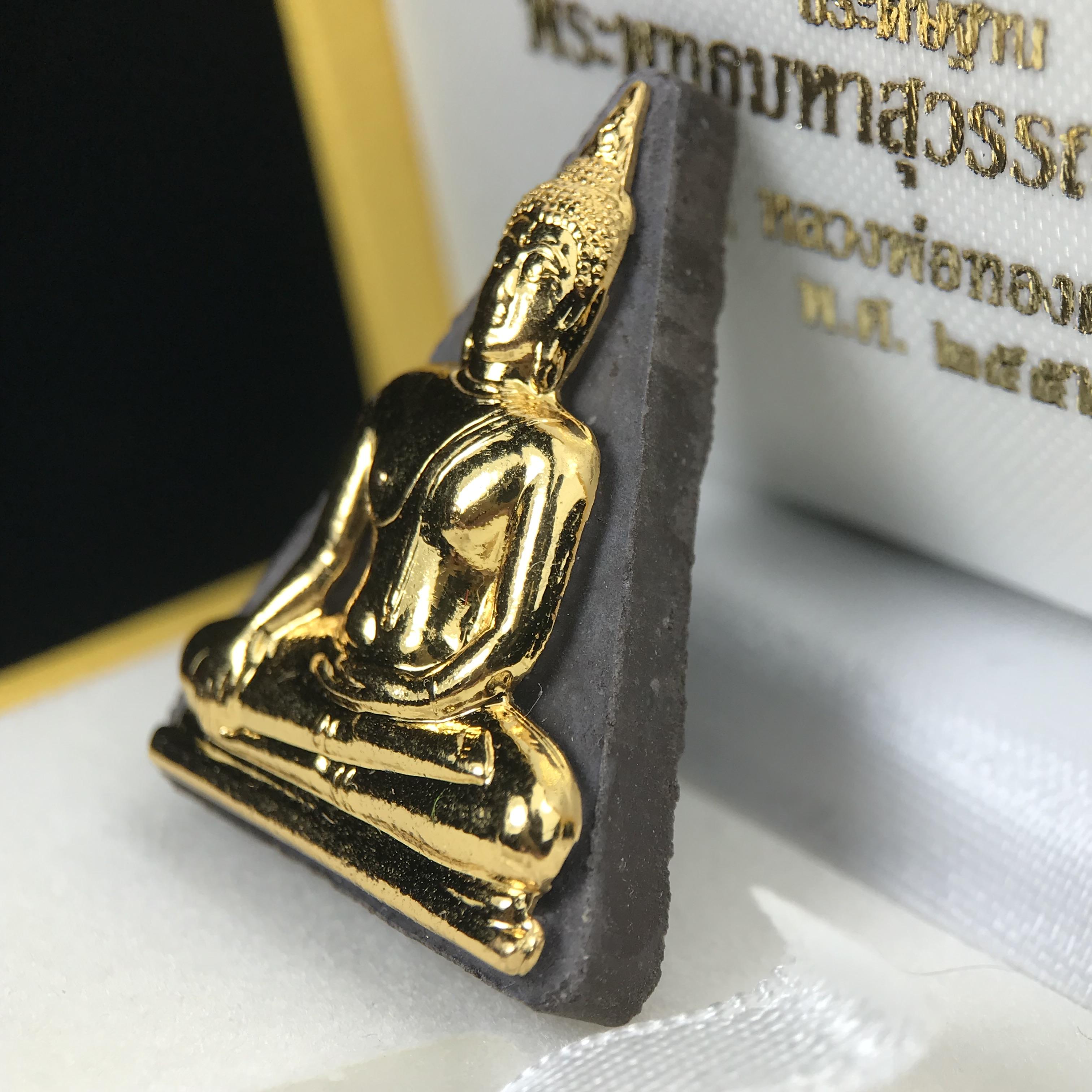 พระพุทธมหาสุวรรณปฏิมากร (หลวงพ่อทองคำ) หลังตรามหามงคลเฉลิมพระชนมพรรษา 80 พรรษา รัชกาลที่9 วัดไตรมิตรวิทยาราม กรุงเทพฯ ปี 2550 พระพิมพ์หน้าทองคำ(หายาก 1 ใน 999 องค์)