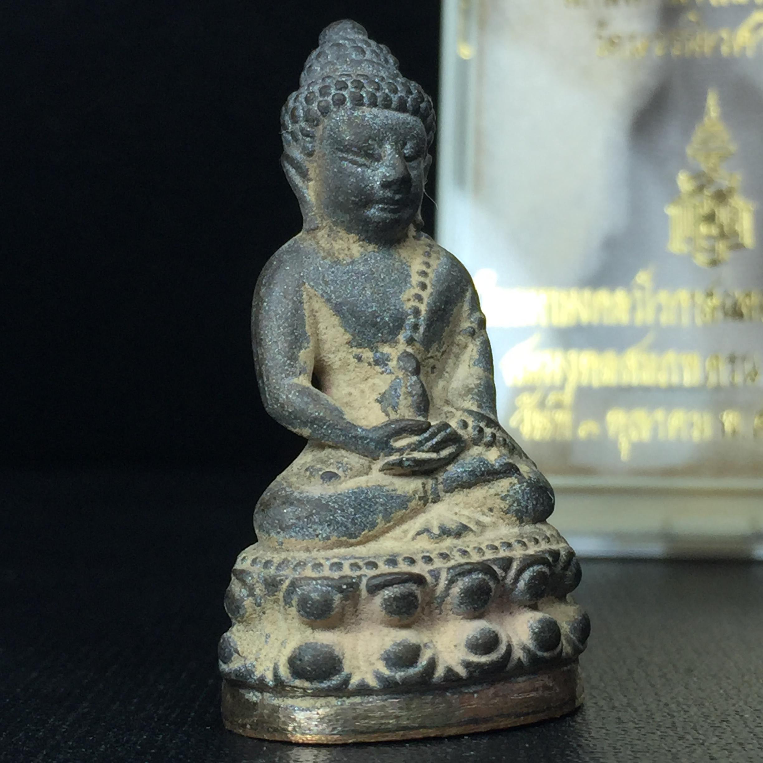 พระกริ่งชินบัญชรฉลองพระชันษา 100 ปี สมเด็จพระญาณสังวร วัดบวรนิเวศวิหาร ปี 2556 เนื้อนวโลหะผสมทองคำก้นทองแดง พิธีใหญ่ มวลสารเด่น นิยม(1 ใน 2556 องค์)