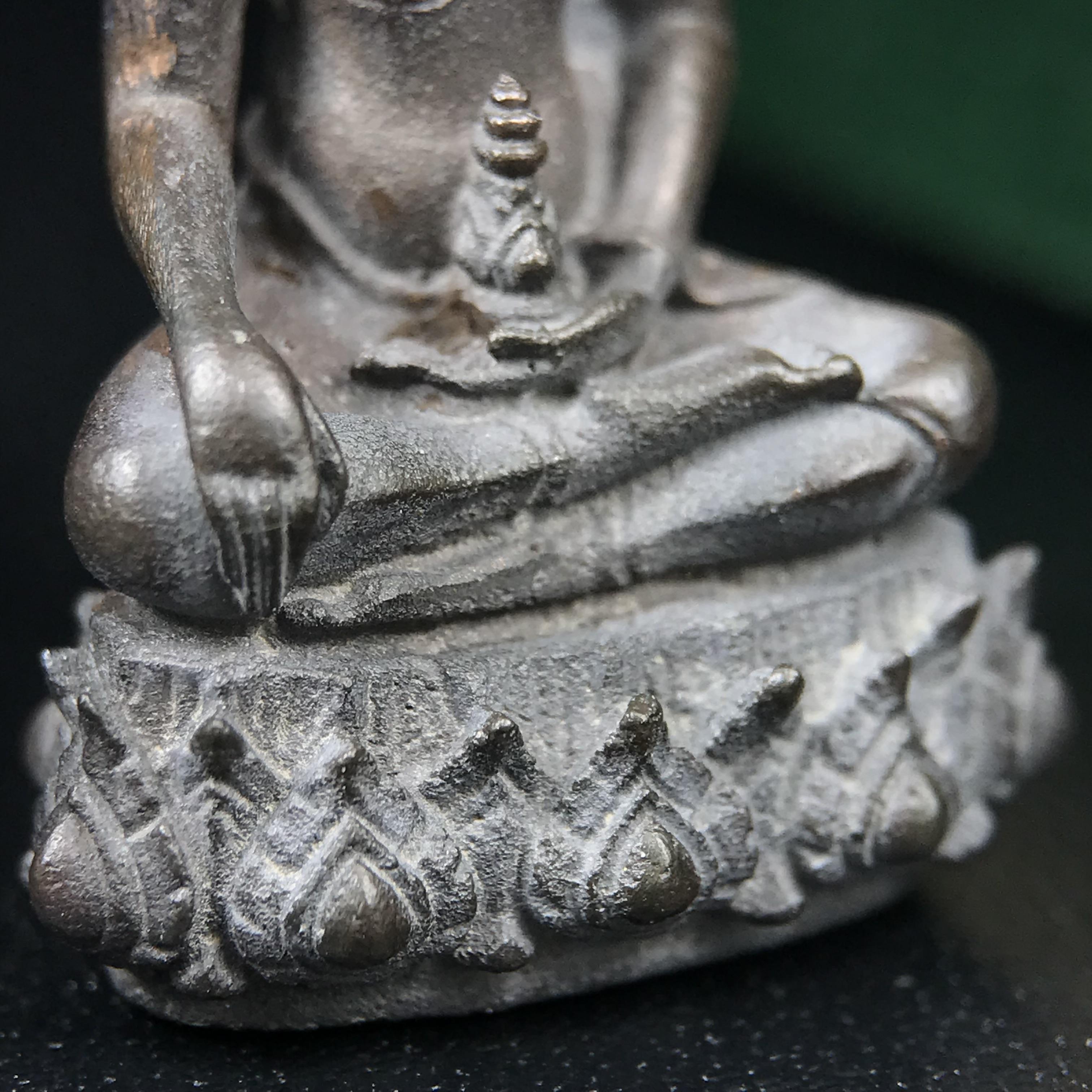 พระกริ่งวาสนา(รุ่นแรก) 80 พรรษา สมเด็จพระสังฆราช (วาสน์) วัดราชบพิธฯ ปี2521 เนื้อนวโลหะ(ตอกโค๊ตพระปิดตา) โดยมีหลวงปู่โต๊ะ วัดประดู่ฉิมพลีร่วมปลุกเสก พร้อมกล่องบรรจุเดิม(รุ่นแรก คอตั้งตรงได้สัดส่วน หายาก)