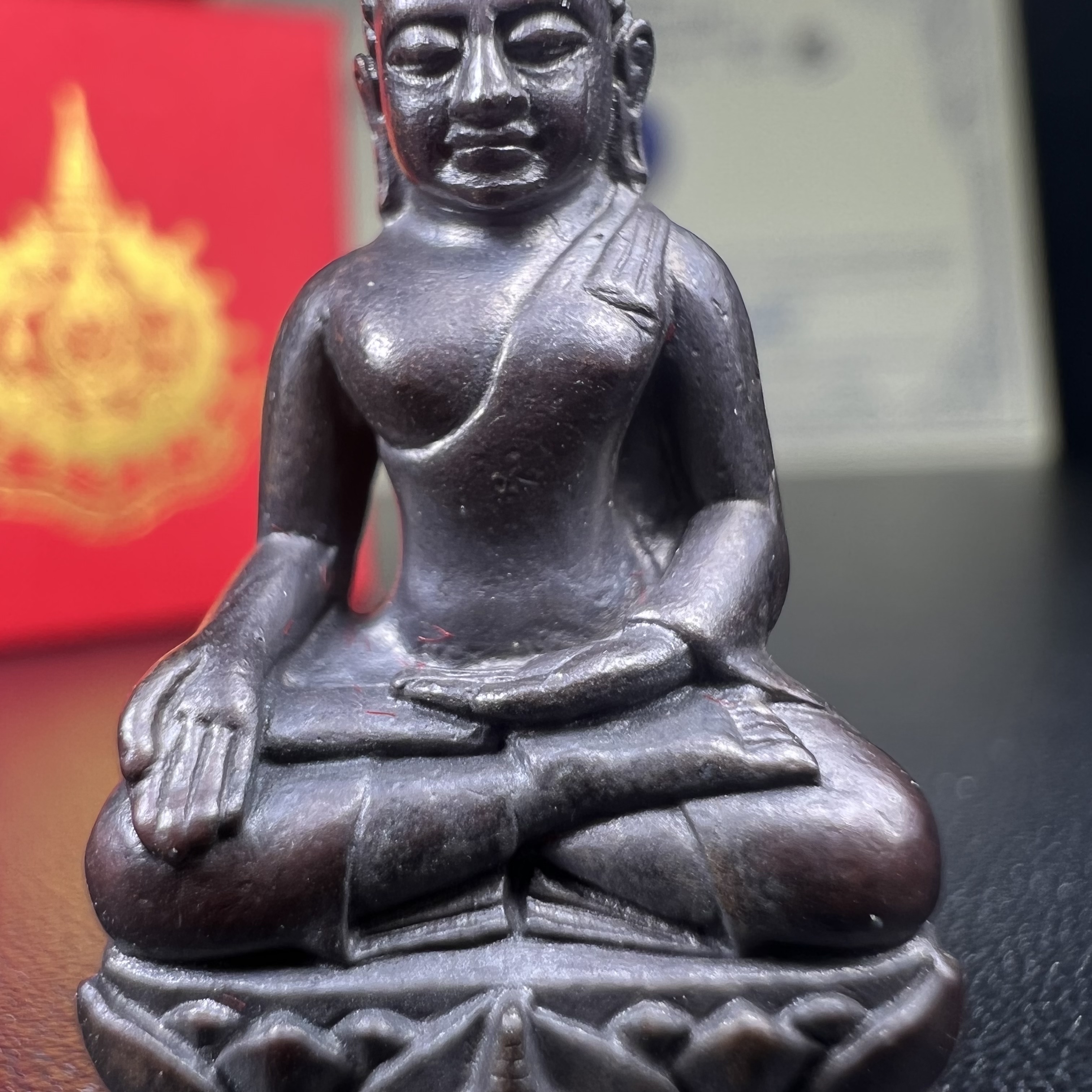 พระกริ่งไพรีพินาศ เฉลิมพระเกียรติ พระบาทสมเด็จพระเจ้าอยู่หัวรัชกาลที่9 พระชนมพรรษา 6 รอบ ปี2542 เนื้อนวโลหะผสมทองคำ(บรรจุเหล็กไหล)ดีนอก-ดีใน***องค์นี้สภาพสวยครบสมบูรณ์ มาพร้อมกล่องเดิมและใบรับรองจากผู้จัดสร้างแบบนี้หายากมาก***