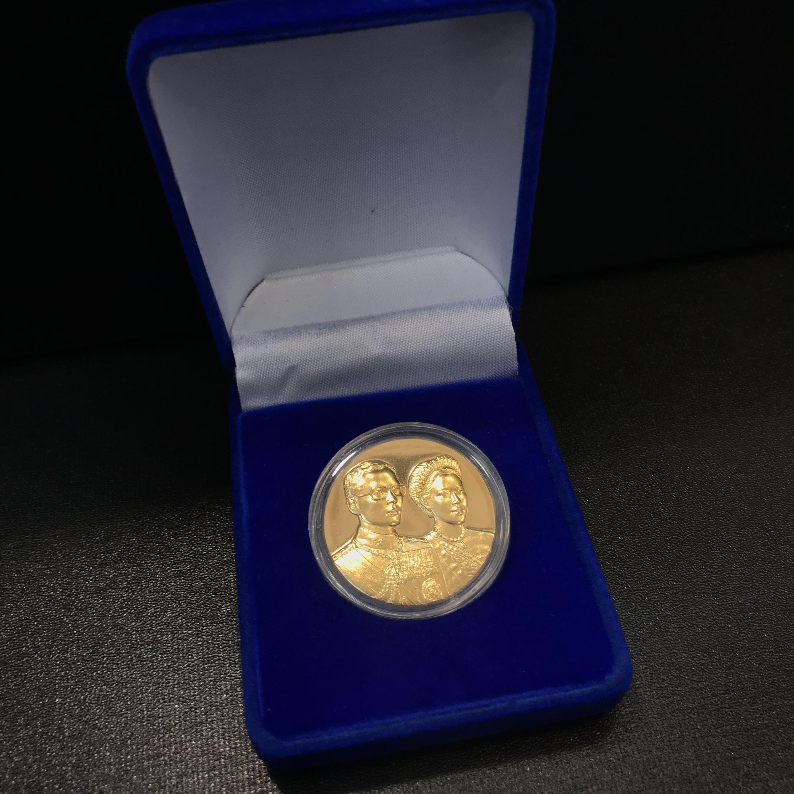 เหรียญสองพระองค์ในหลวง-พระราชินี พระราชทาน สภาพสวยกล่องบรรจุเดิม