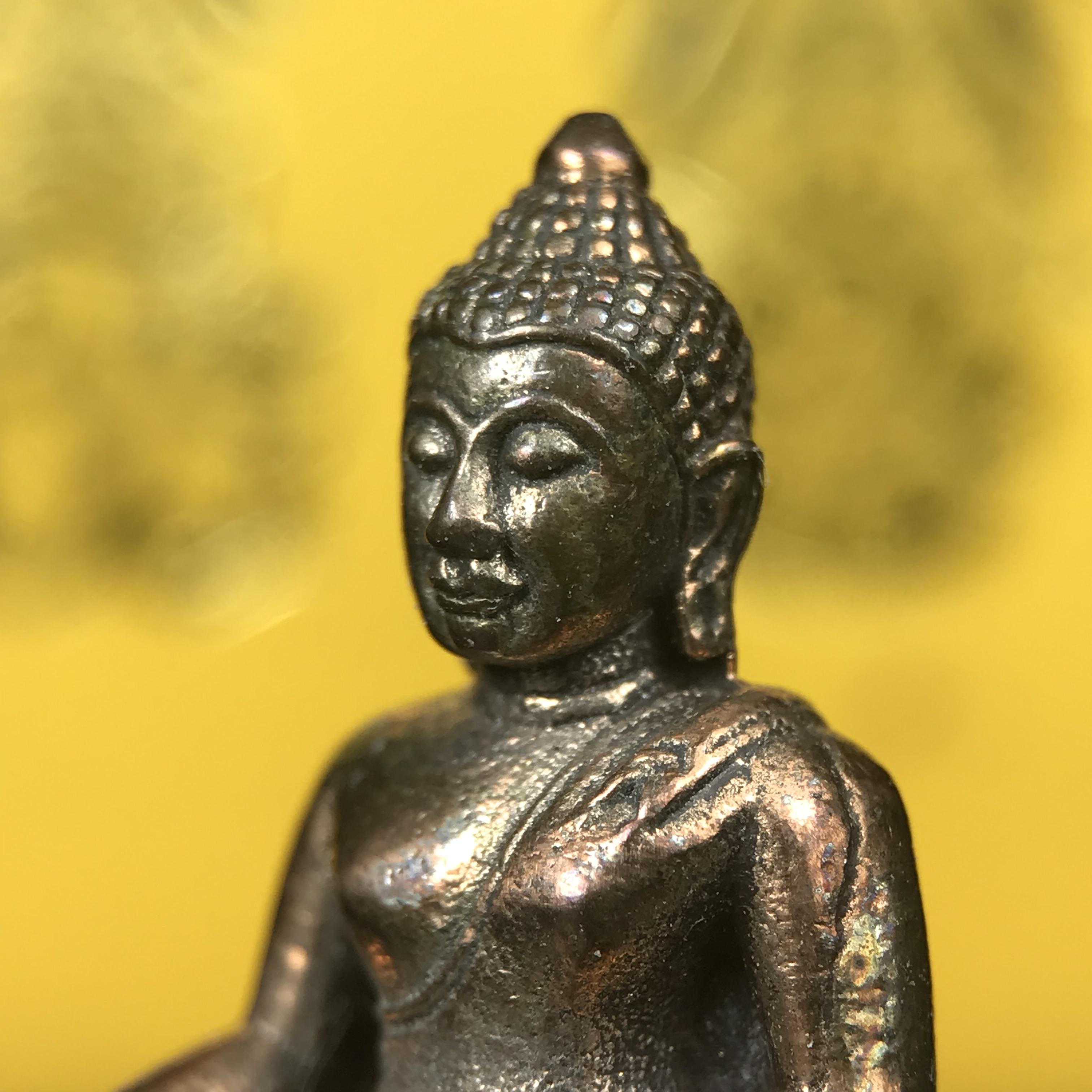 พระกริ่งพระพุทธนรสีห์ จปร.+ภปร. ครบรอบ 100 ปี ธนาคารไทยพาณิชย์ ปี 2550 พระกริ่งเนื้อนวโลหะพิเศษ(หล่อในพิธีเททอง)(หายาก)(พุทธศิลป์งดงาม)ด้านหน้าฐานประดับด้วยตราสัญลักษณ์ "จปร" และ "ภปร" (องค์เทหล่อในพิธีสร้างน้อย หายากมาก)1 ใน 1000 องค์