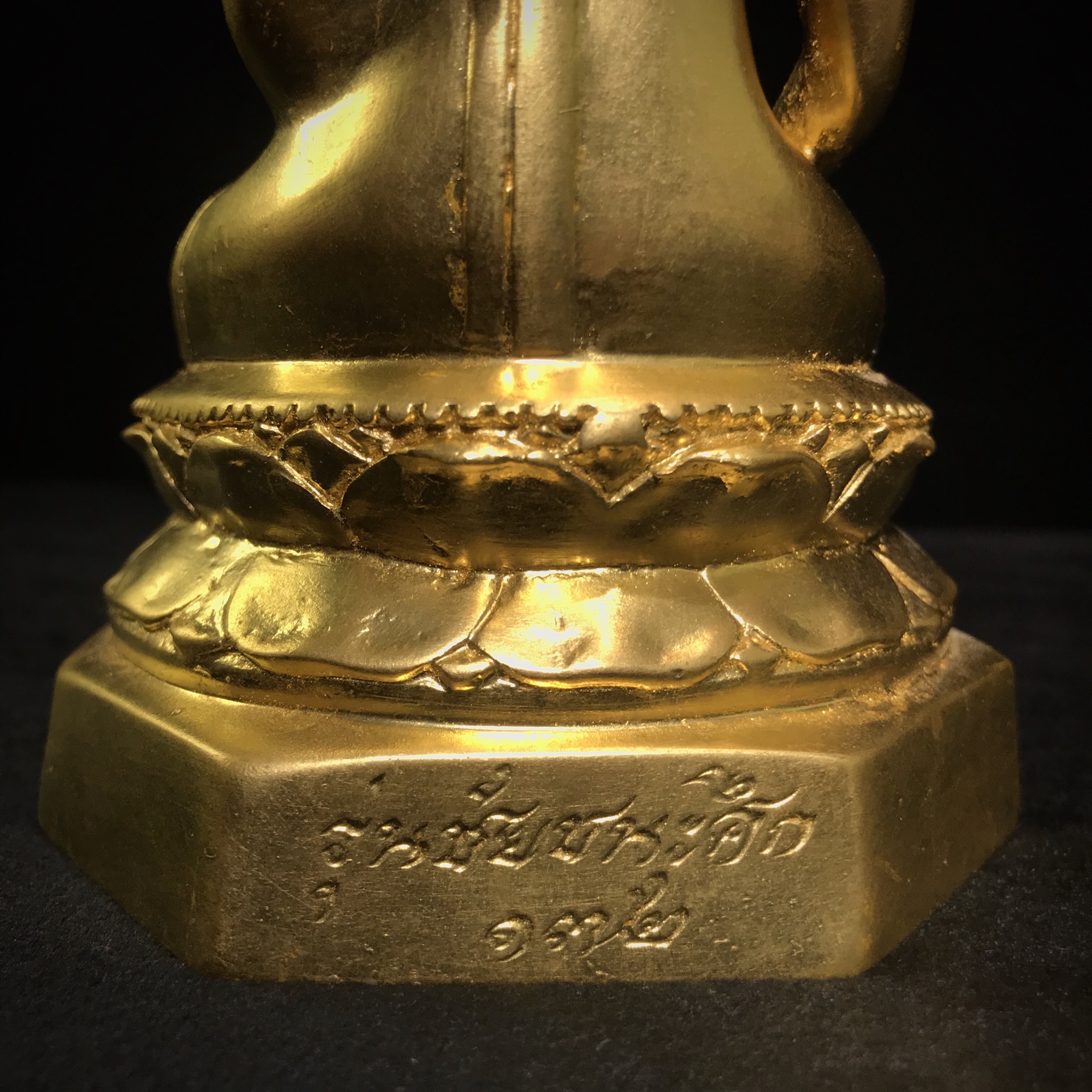 พระไพรีพินาศ วัดบวรนิเวศวิหาร รุ่นชัยชนะศึก ปี2546 ขนาดบูชา หน้าตัก 3 นิ้ว เนื้อโลหะผสมปิดทอง หมายเลข 172(สภาพสวยพร้อมกล่องบรรจุเดิมครบสมบูรณ์)(พระดี พิธีใหญ่ มวลสารเด่น รุ่นนิยม)