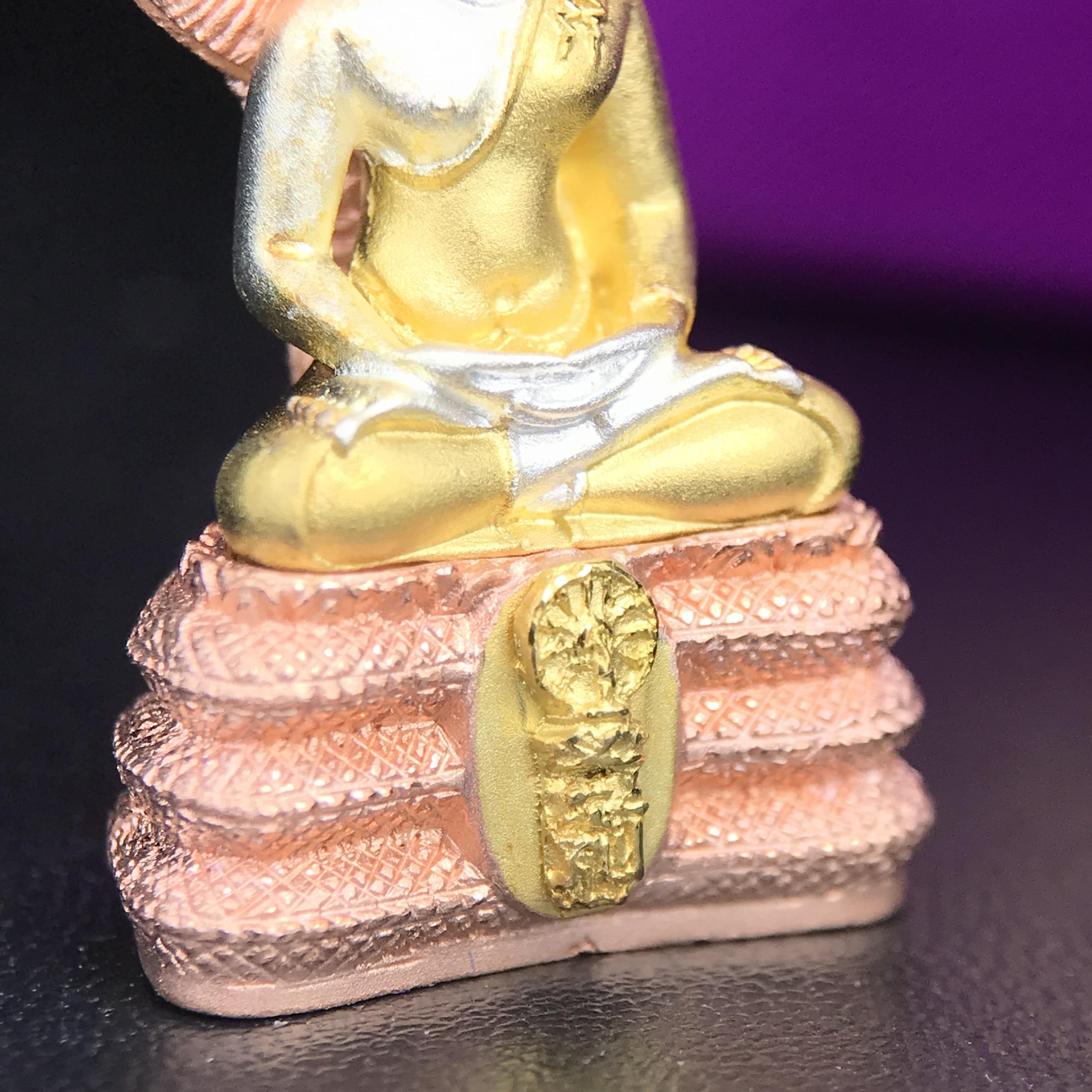 พระนาคปรก สธ. รุ่นสร้างพระอุโบสถเฉลิมพระเกียรติ 4 รอบ 84 พรรษา สมเด็จพระเทพรัตนราชสุดาฯ วัดบวรนิเวศวิหาร ปี 2543 พิมพ์ใหญ่ เนื้อเงินบริสุทธิ์ ชุบสามกษัตริย์แบบพ่นทรายขัดเงาบางส่วน(สภาพ สวย )พิธีใหญ่ พุทธศิลป์งดงาม หายาก (1 ใน 1999 องค์)