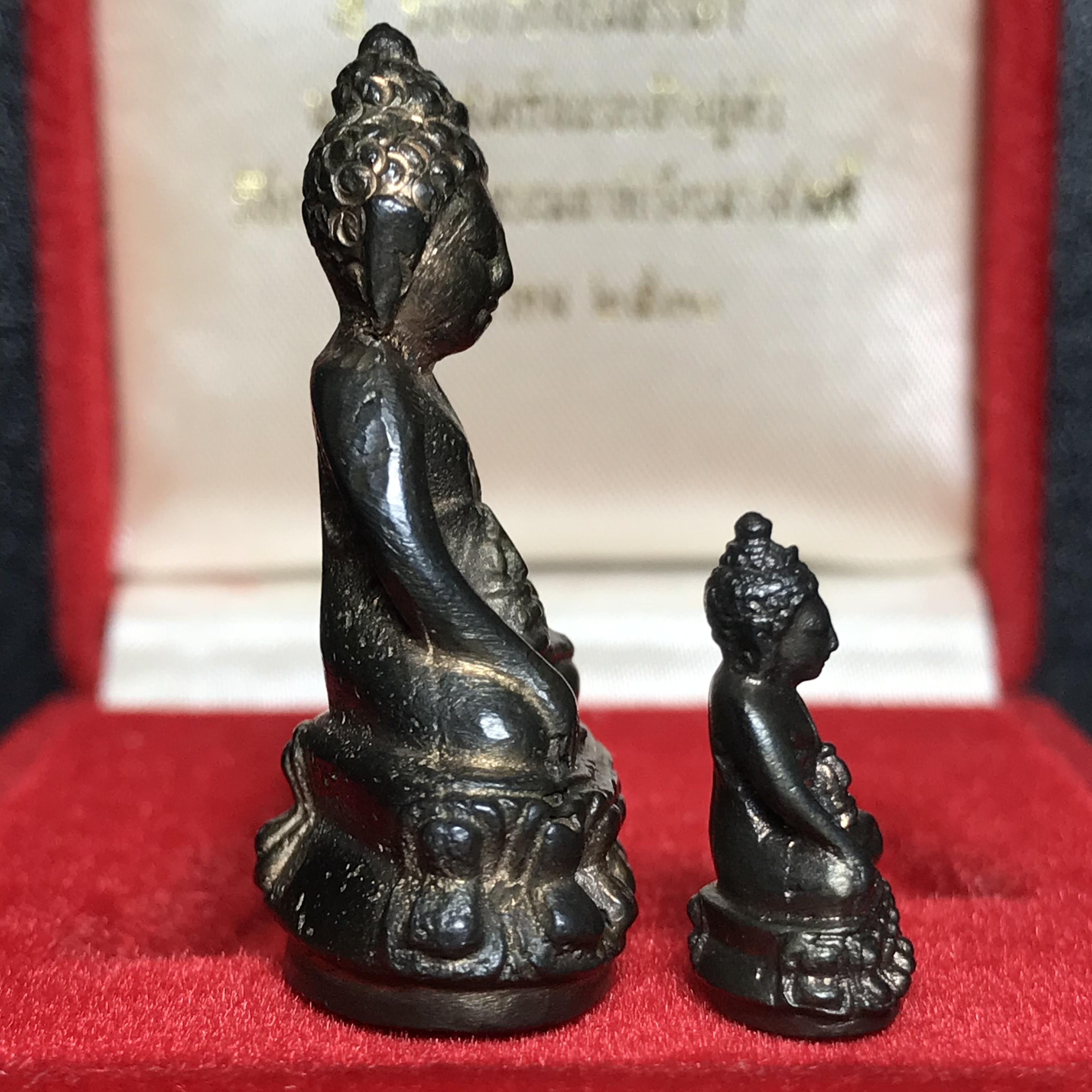 พระกริ่ง-พระชัยวัฒน์ ปวเรศ ปี2530 วัดบวรนิเวศราชวรวิหาร(ในหลวง ร.9 เสด็จเททอง)(บรรจุเส้นเกศาในหลวงรัชกาลที่9)