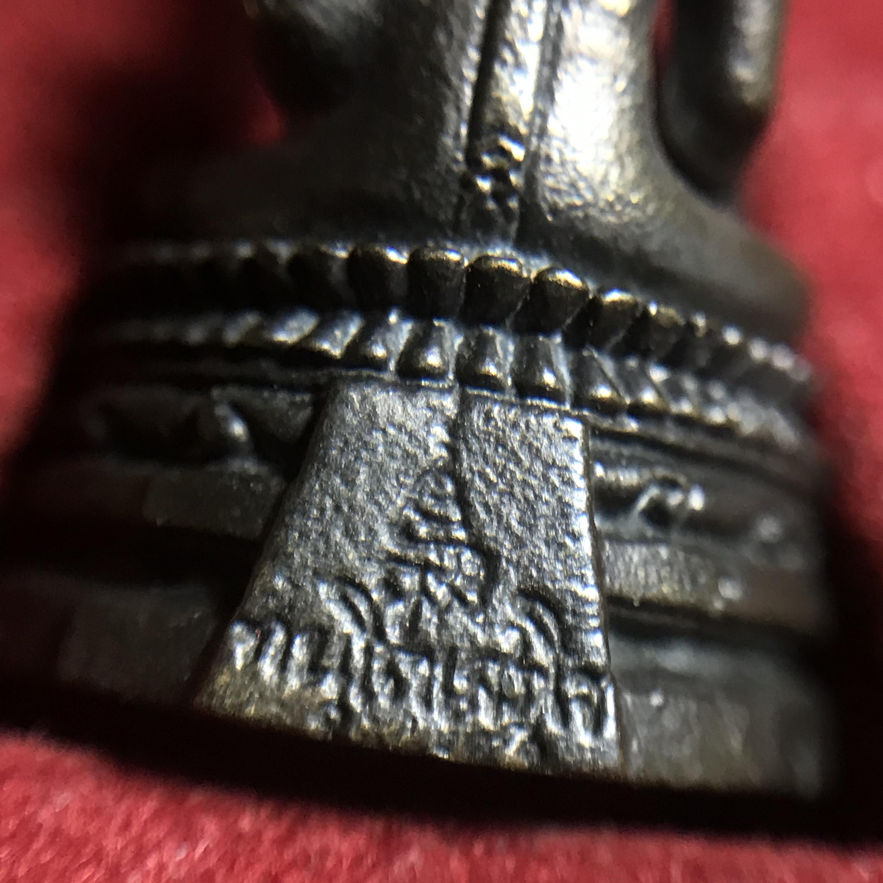 พระกริ่งพระพุทธชินสีห์ ภปร ทันโตเสฏโฐ ปี 2533 เนื้อนวโลหะพร้อมใบรับรองเดิม (วัตถุมงคลหนึ่งเดียวที่บรรจุพระทนต์(ฟัน)ในหลวงรัชกาลที่9 พระราชทานให้จัดสร้าง)(1ใน1999องค์)