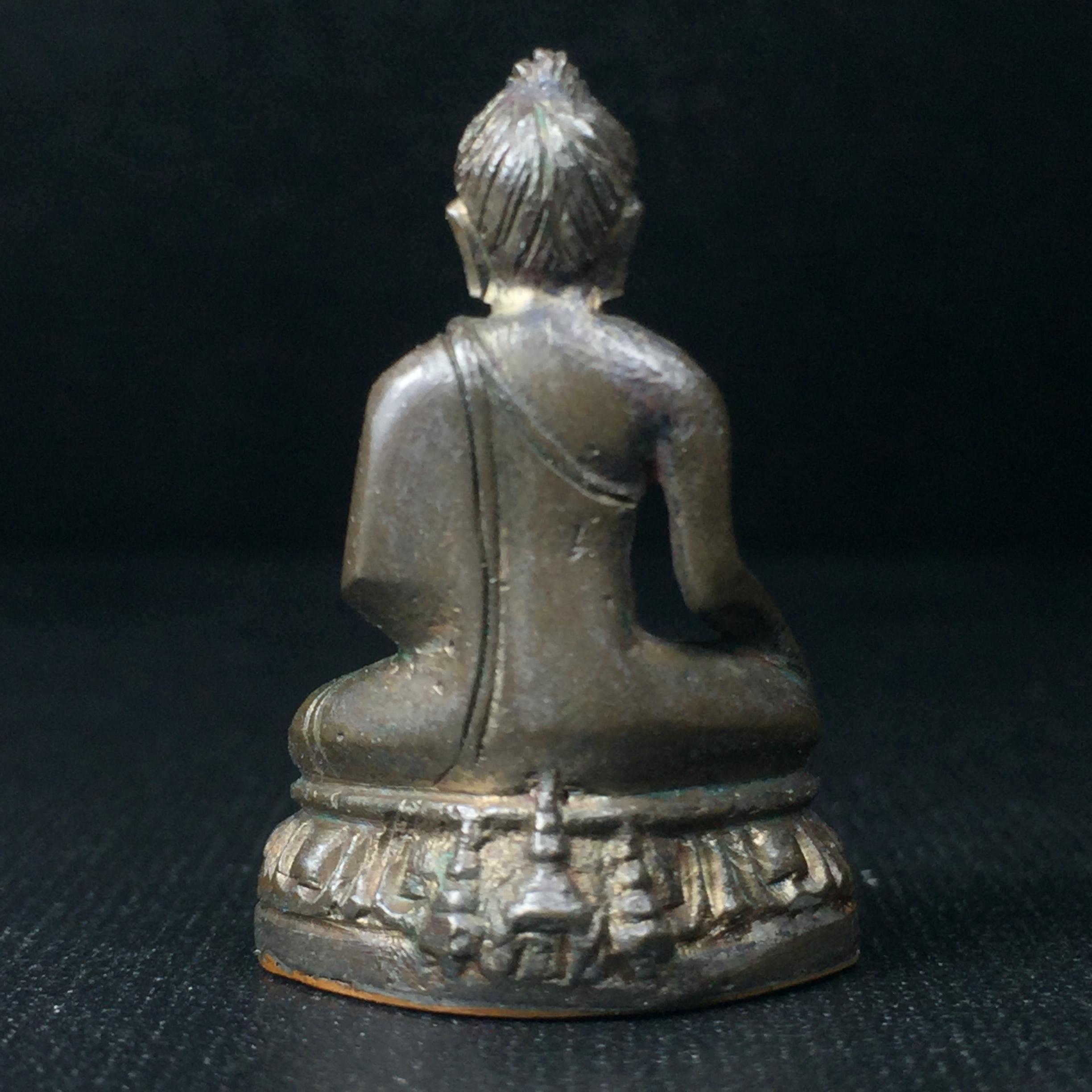 พระกริ่งวชิรมงกุฎ ฉลอง 100 ปี วัดมกุฎกษัติยาราม ปี 2511 "พิมพ์ใหญ่"(นิยมหายาก) เนื้อนวโลหะ(ในหลวง ร.9 เสด็จเททอง)(พิธีใหญ่ ปีลึก เกจิในยุคร่วมพิธี)