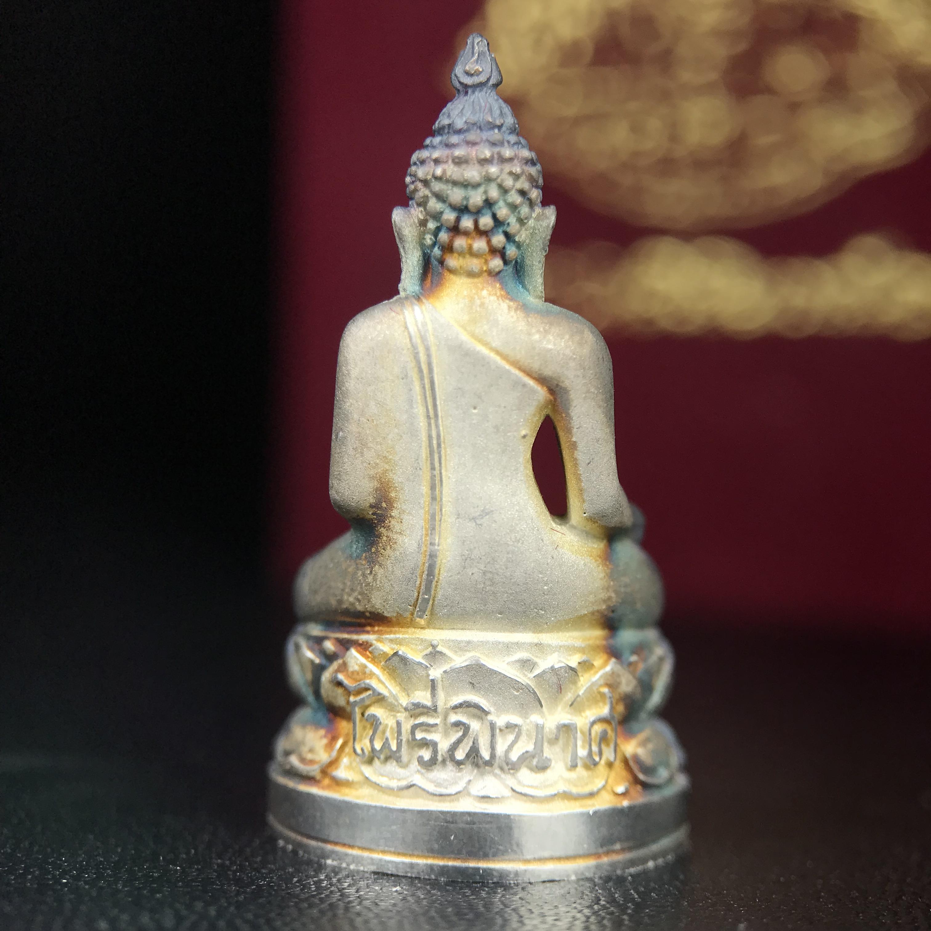 พระกริ่งไพรีพินาศ ตรากาญจนาภิเษก วัดบวรนิเวศวิหาร ที่ระลึกในหลวงรัชกาลที่9 ครองสิริราชสมบัติครบ 50ปี เนื้อเงิน(สภาพผิวเดิมขึ้นสีรุ้งธรรมชาติสวยแบบนิยม)(เสน่ห์พระเนื้อเงินสีสันที่ธรรมชาติสรรค์สร้าง)เข้มขลังทรงอานุภาพยิ่งใหญ่ กำราบศัตรูพ่ายสิ้น พระไพรีพินาศ
