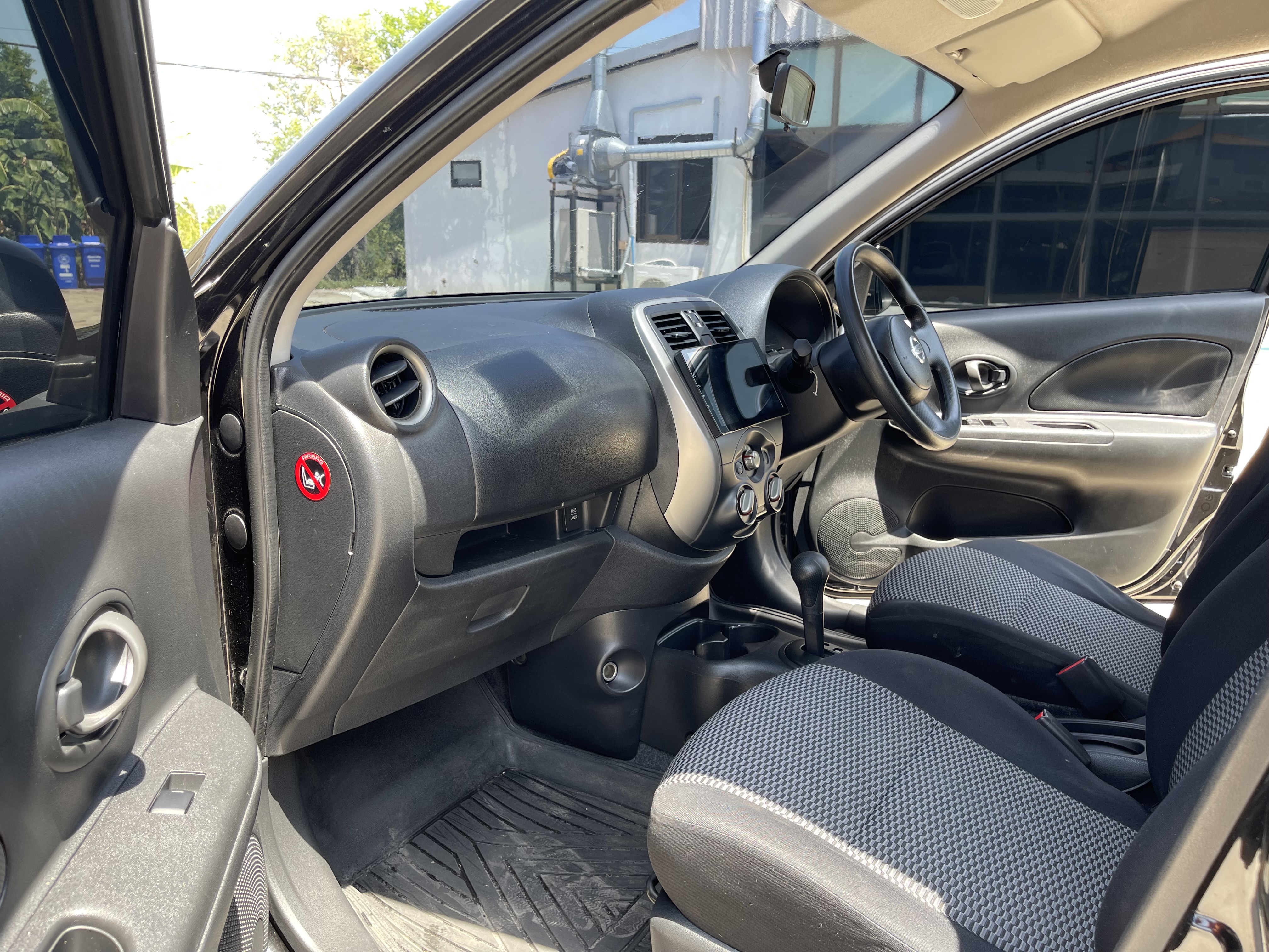 Nissan March 1.2 E At 2017 ดำ